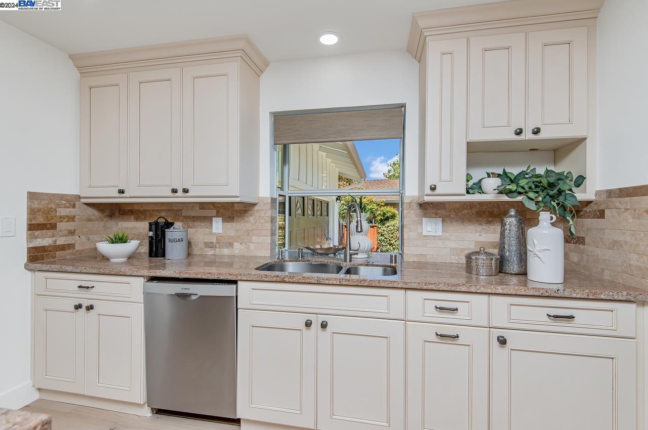 Detail Gallery Image 18 of 47 For 10501 Madera Dr, Cupertino,  CA 95014 - 3 Beds | 2/1 Baths