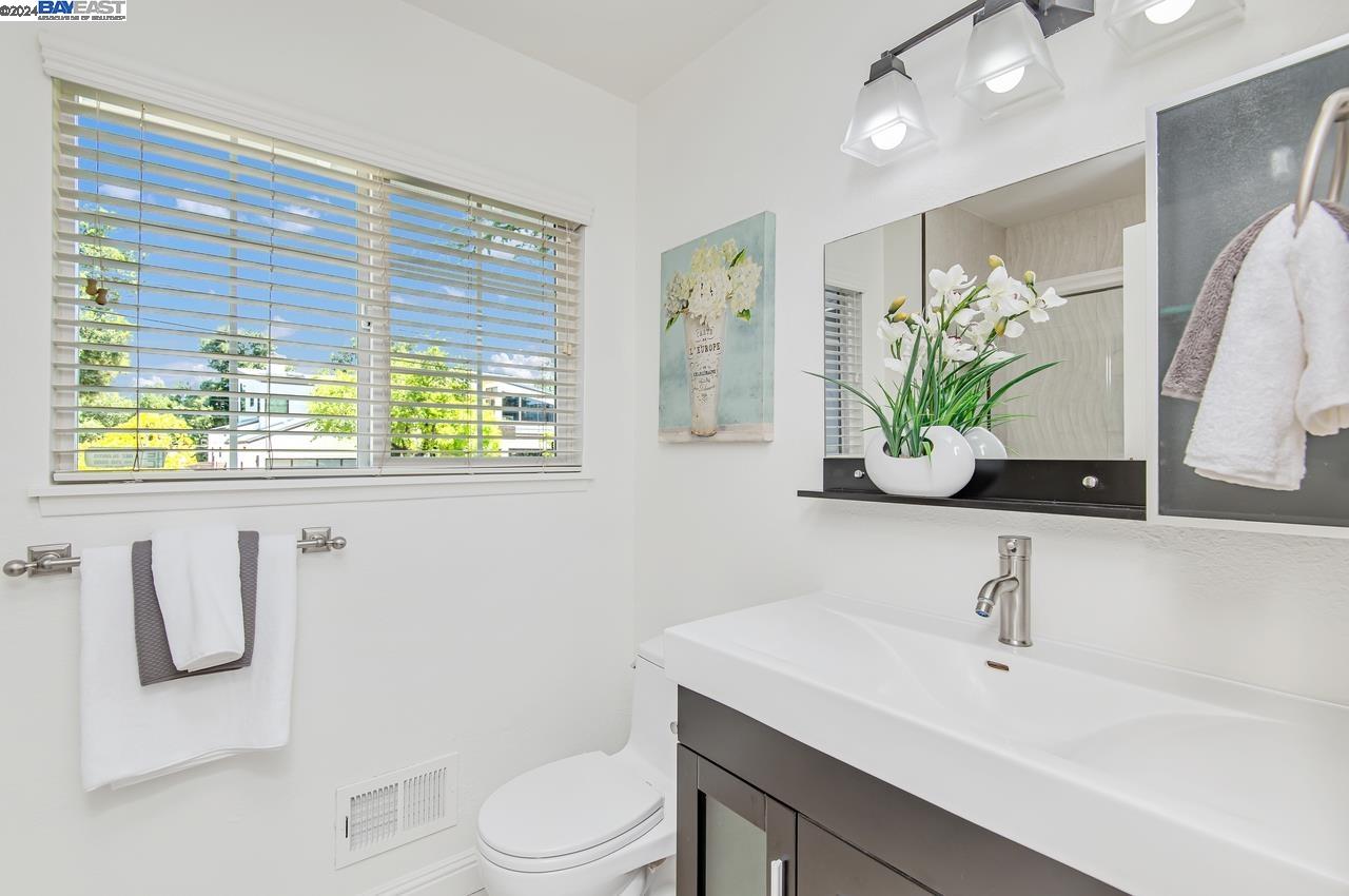 Detail Gallery Image 26 of 47 For 10501 Madera Dr, Cupertino,  CA 95014 - 3 Beds | 2/1 Baths