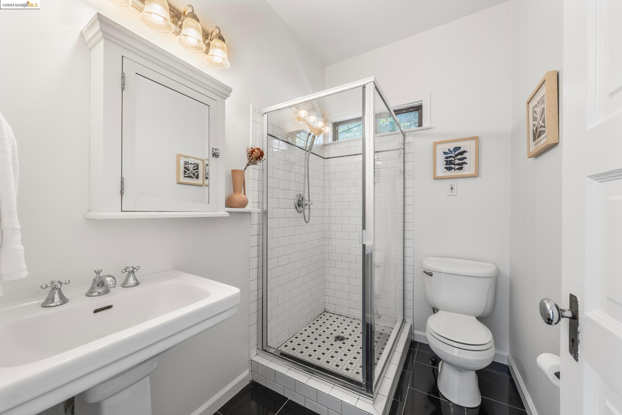 Detail Gallery Image 32 of 36 For 2626 Benvenue Ave #4,  Berkeley,  CA 94704 - 1 Beds | 1 Baths