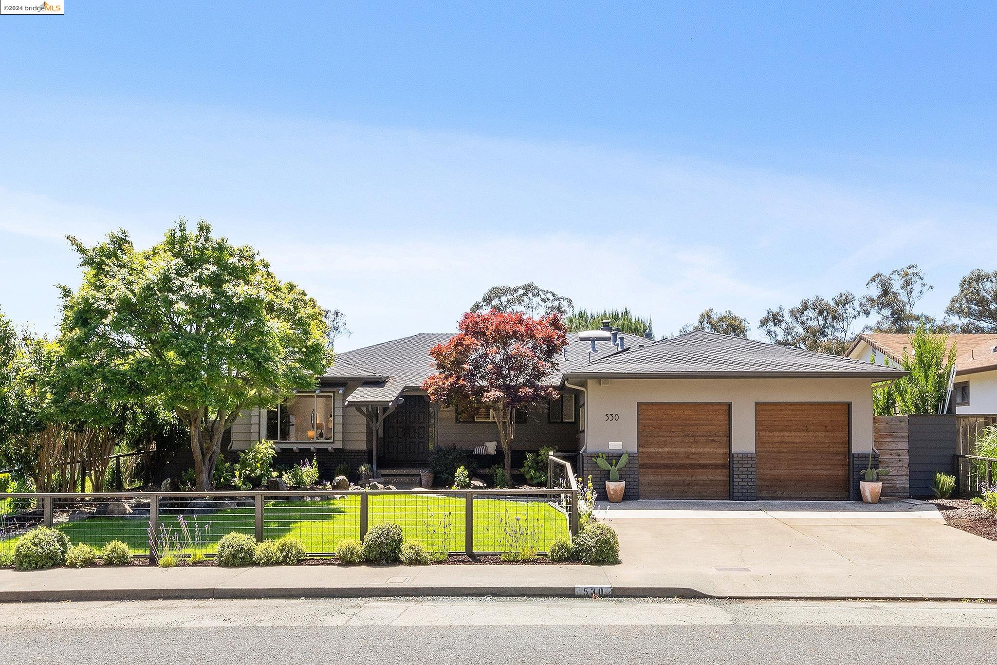 Detail Gallery Image 1 of 1 For 530 Elysian Fields Dr, Oakland,  CA 94605 - 3 Beds | 2 Baths