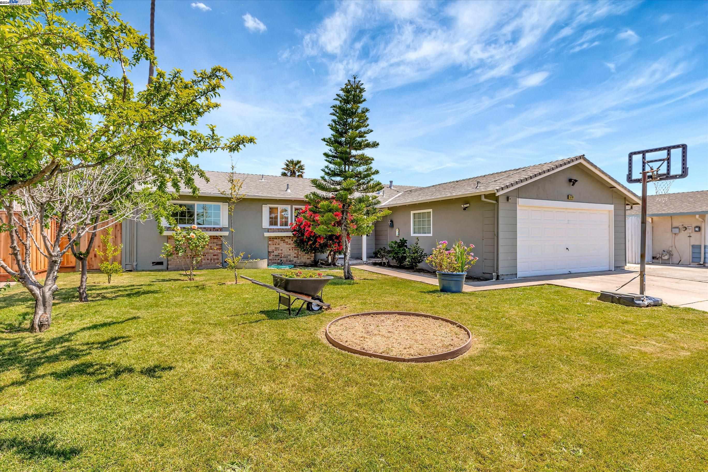 Detail Gallery Image 1 of 1 For 5734 Moores Ave, Newark,  CA 94560 - 4 Beds | 2 Baths