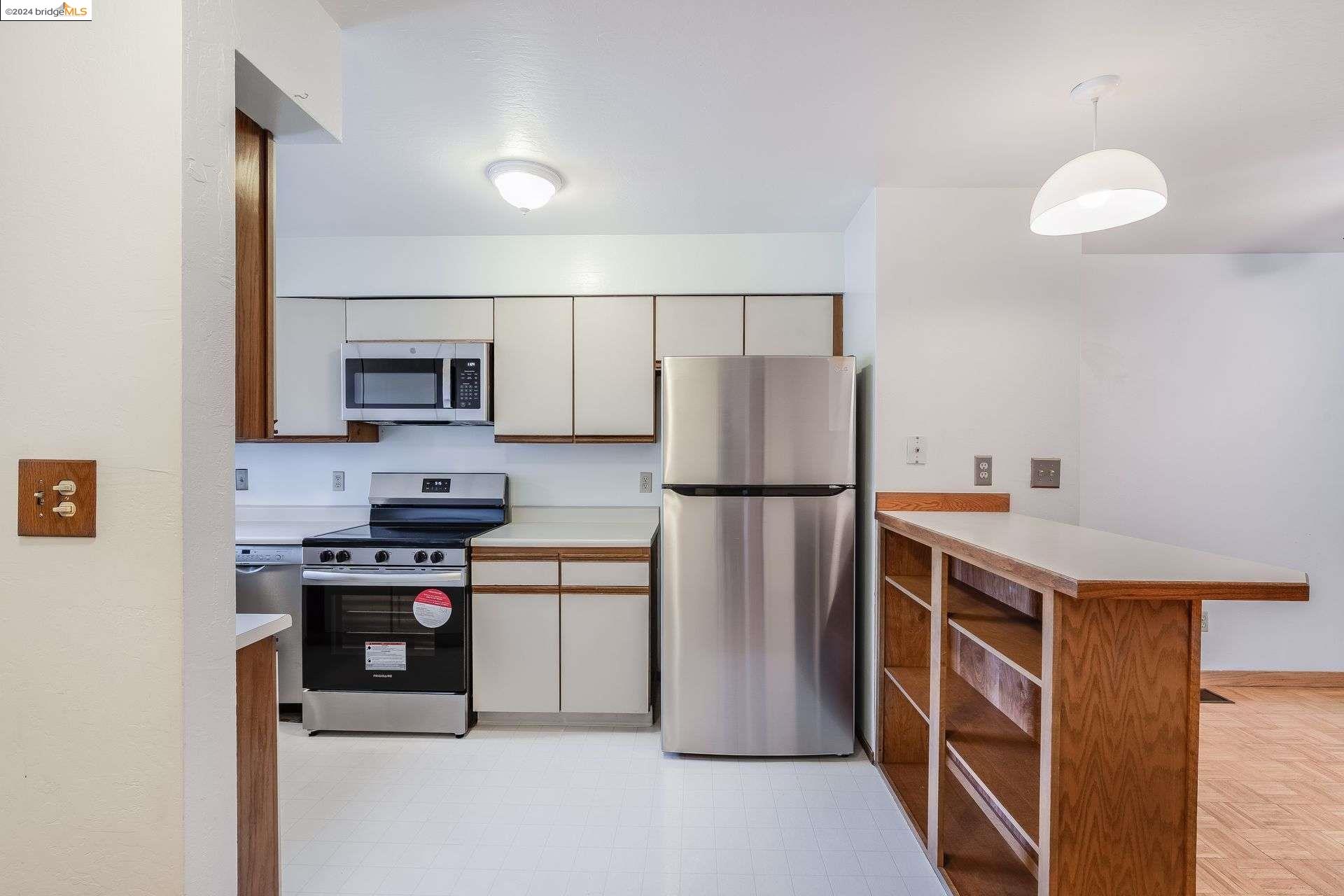 Detail Gallery Image 5 of 29 For 195 Santa Clara Ave #9,  Oakland,  CA 94610 - 1 Beds | 1 Baths