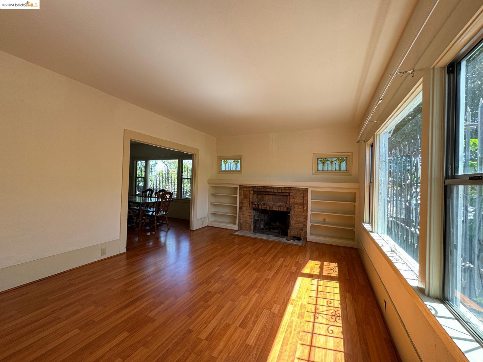 Detail Gallery Image 3 of 25 For 3737 13th Ave, Oakland,  CA 94610 - 5 Beds | 2 Baths