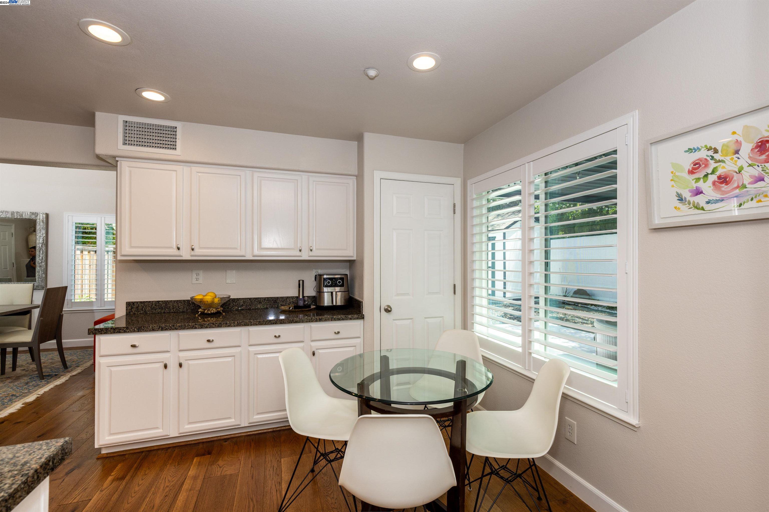 Detail Gallery Image 12 of 54 For 93 Fawn Dr, Livermore,  CA 94550 - 4 Beds | 2/1 Baths