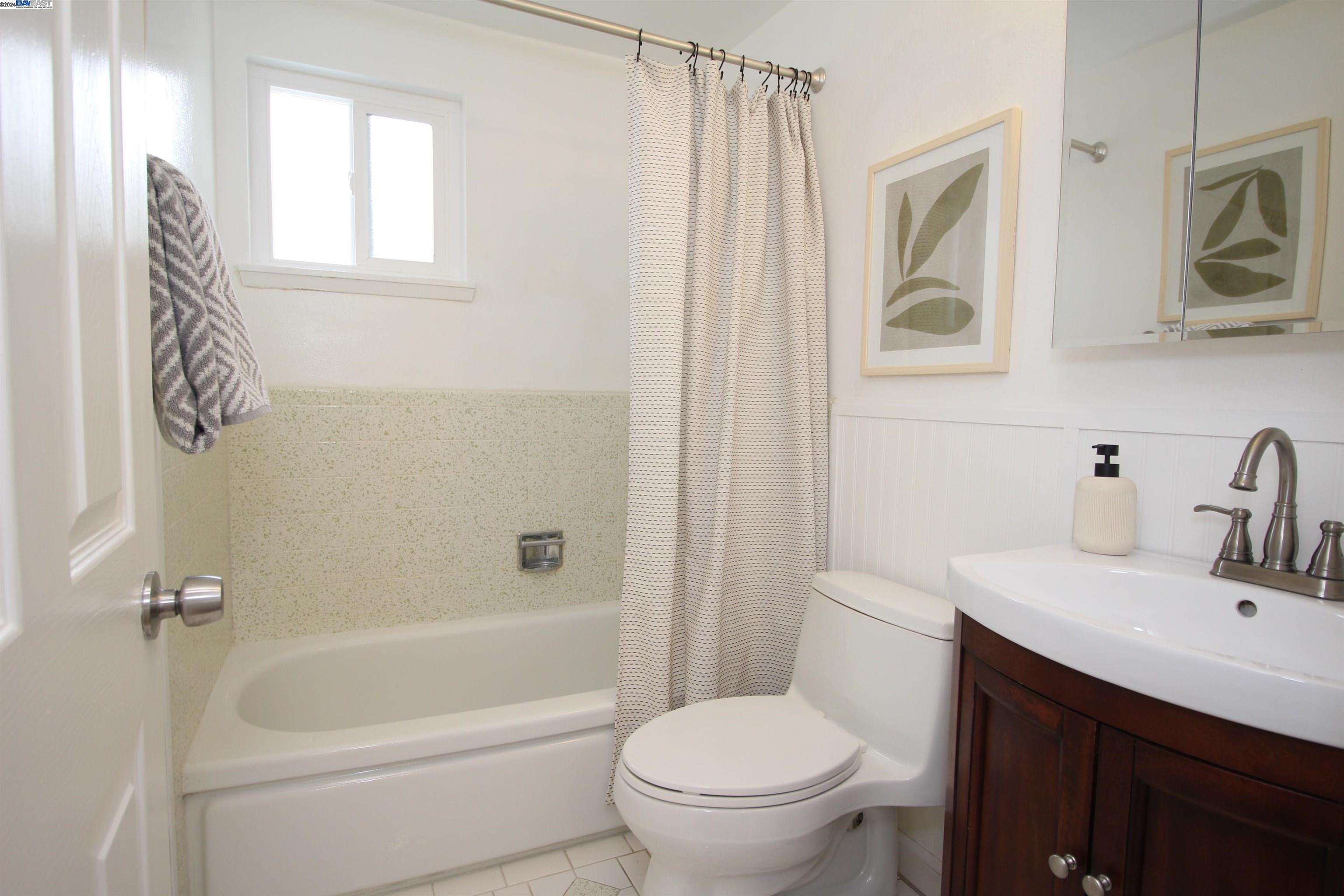 Detail Gallery Image 17 of 37 For 24788 Calaroga Ave, Hayward,  CA 94545 - 3 Beds | 2 Baths
