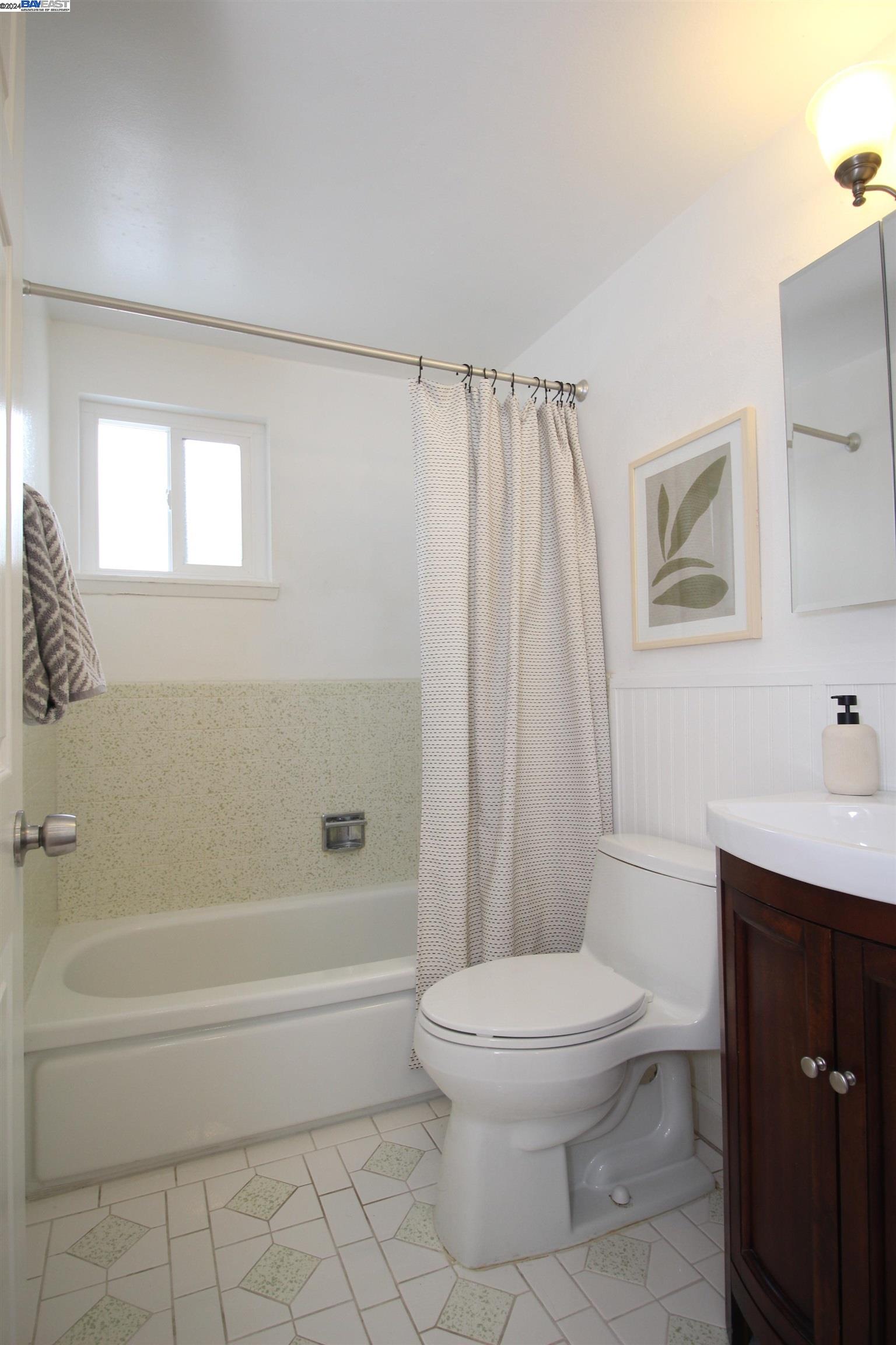 Detail Gallery Image 18 of 37 For 24788 Calaroga Ave, Hayward,  CA 94545 - 3 Beds | 2 Baths