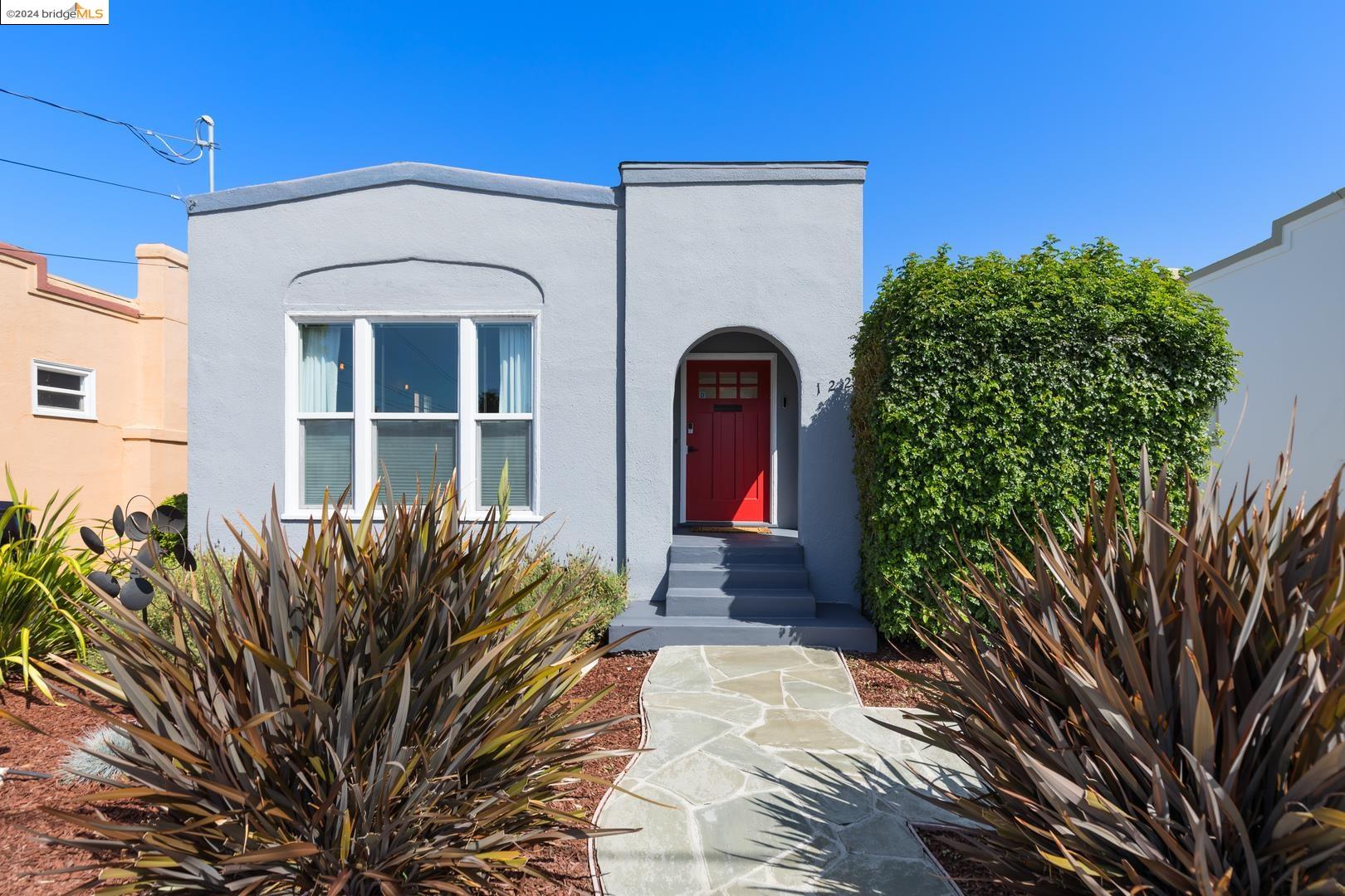 Detail Gallery Image 1 of 1 For 122 California, San Leandro,  CA 94577 - 2 Beds | 1 Baths