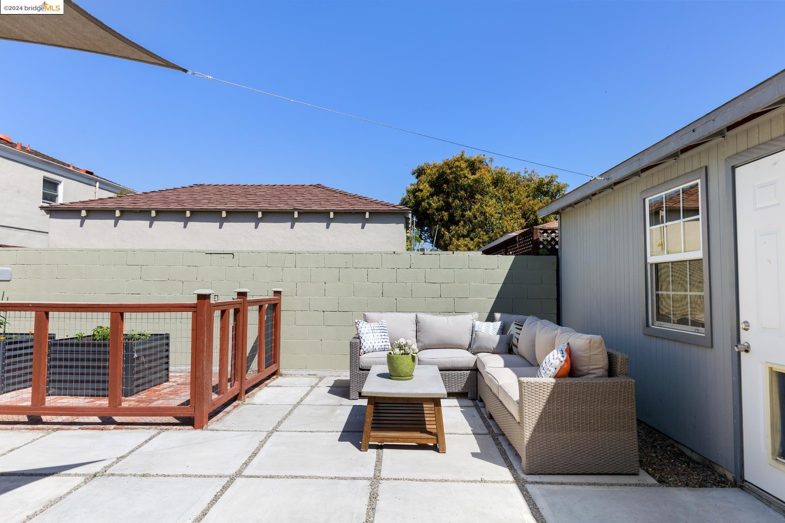 Detail Gallery Image 20 of 22 For 122 California, San Leandro,  CA 94577 - 2 Beds | 1 Baths