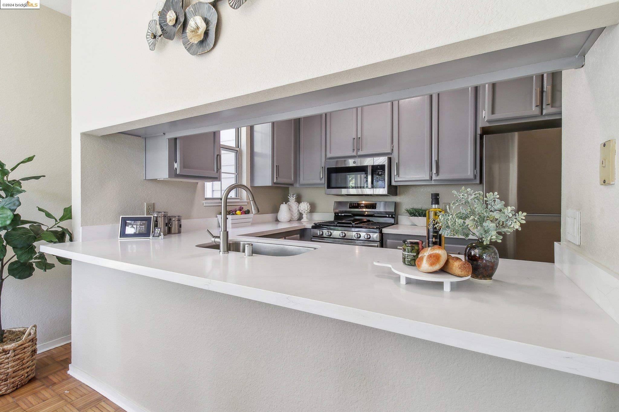 Detail Gallery Image 14 of 60 For 202 Commodore Dr, Richmond,  CA 94804 - 2 Beds | 2/1 Baths