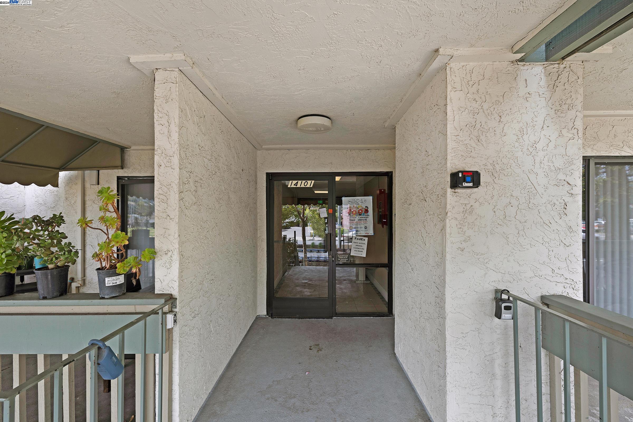 Detail Gallery Image 2 of 21 For 14101 E 14th St #203,  San Leandro,  CA 94578 - 2 Beds | 2 Baths