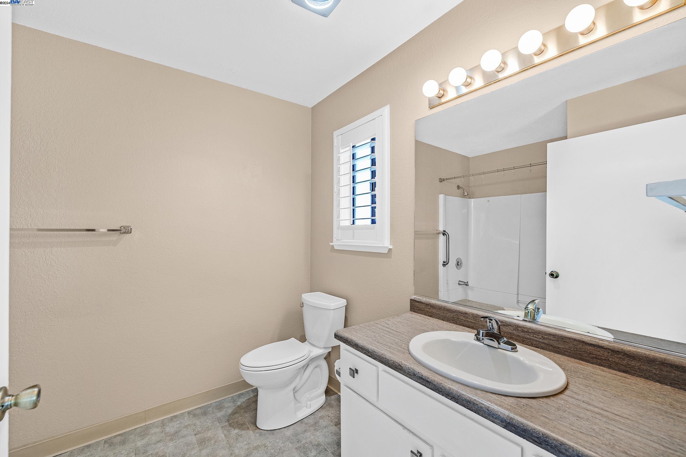 Detail Gallery Image 15 of 21 For 14101 E 14th St #203,  San Leandro,  CA 94578 - 2 Beds | 2 Baths
