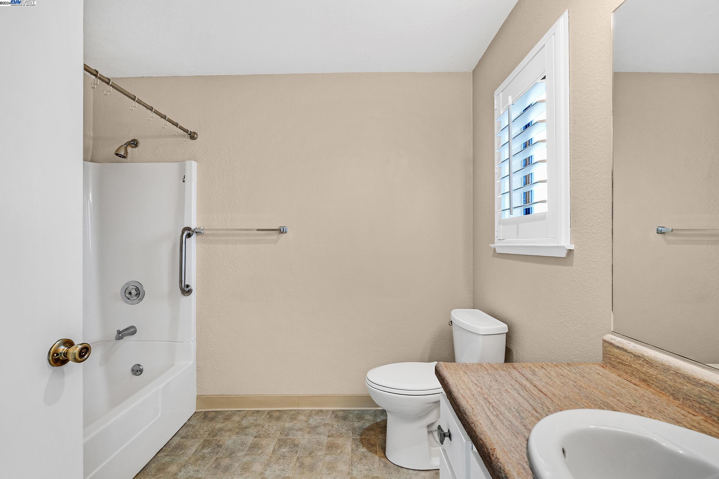 Detail Gallery Image 16 of 21 For 14101 E 14th St #203,  San Leandro,  CA 94578 - 2 Beds | 2 Baths