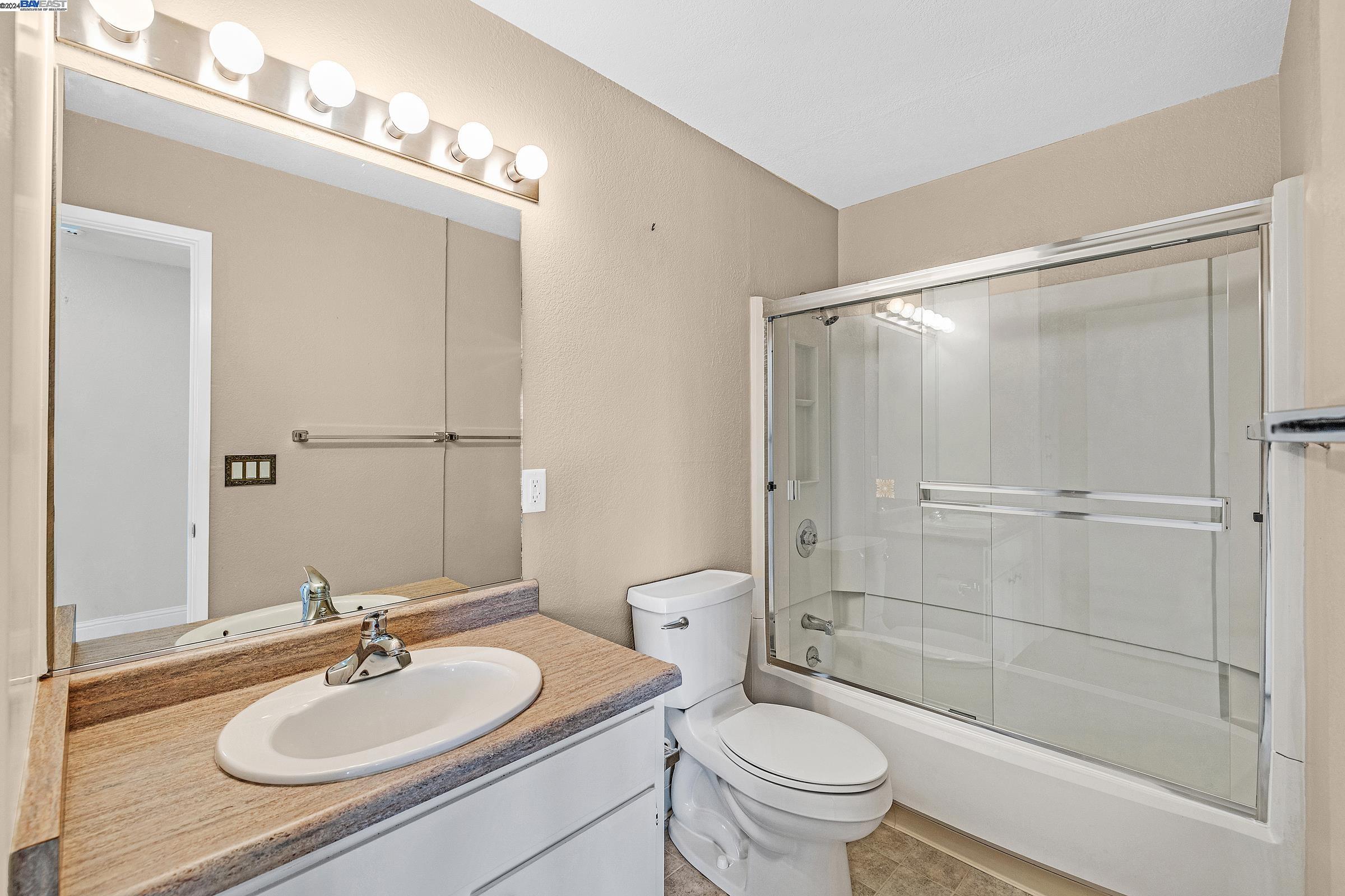 Detail Gallery Image 18 of 21 For 14101 E 14th St #203,  San Leandro,  CA 94578 - 2 Beds | 2 Baths