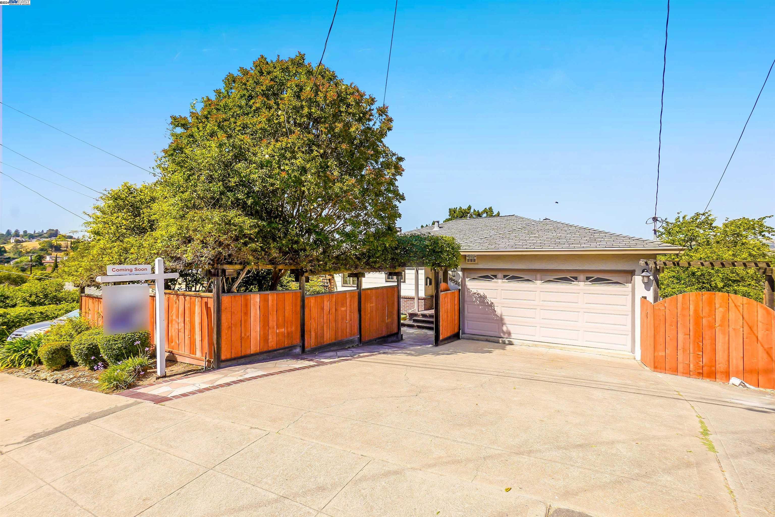 Detail Gallery Image 1 of 1 For 19526 Yuma St, Castro Valley,  CA 94546 - 4 Beds | 2 Baths