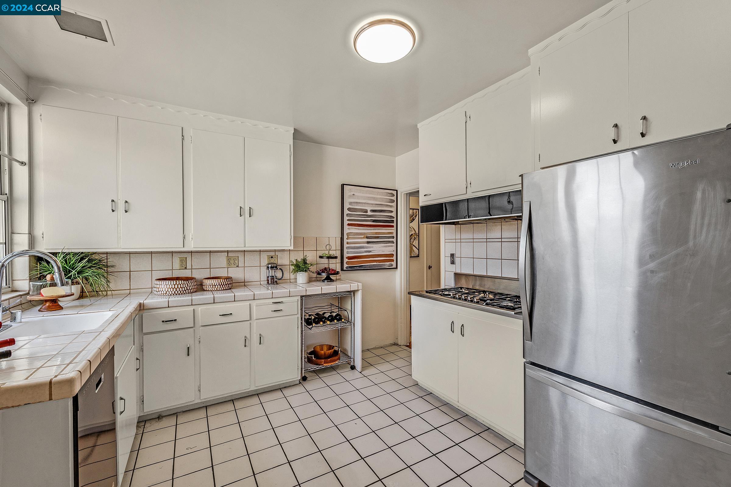 Detail Gallery Image 15 of 41 For 1441 Catherine Dr, Berkeley,  CA 94702 - 2 Beds | 1/1 Baths
