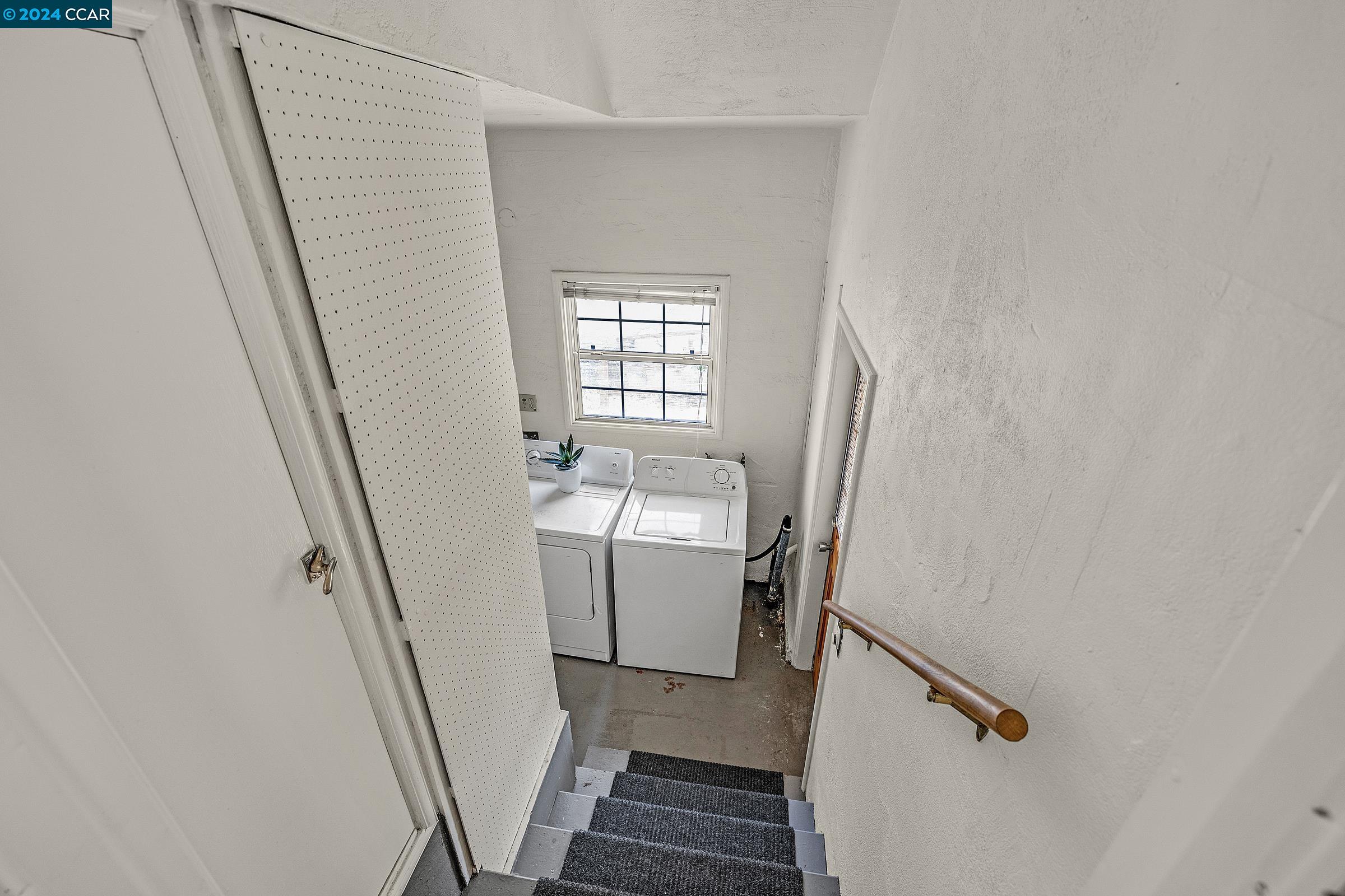 Detail Gallery Image 27 of 41 For 1441 Catherine Dr, Berkeley,  CA 94702 - 2 Beds | 1/1 Baths