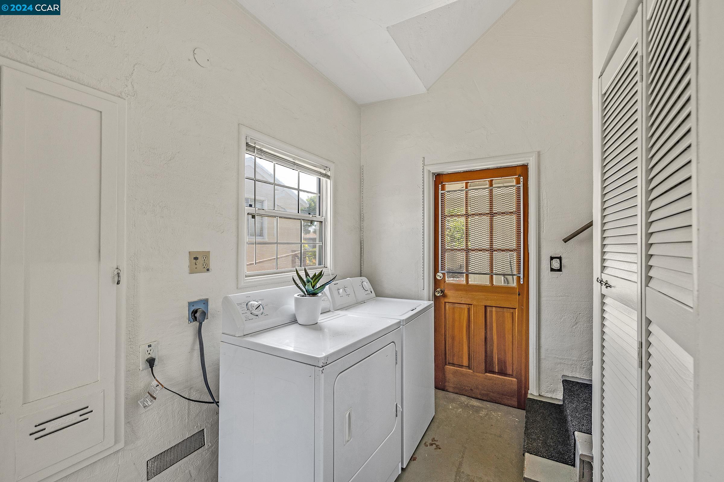 Detail Gallery Image 29 of 41 For 1441 Catherine Dr, Berkeley,  CA 94702 - 2 Beds | 1/1 Baths