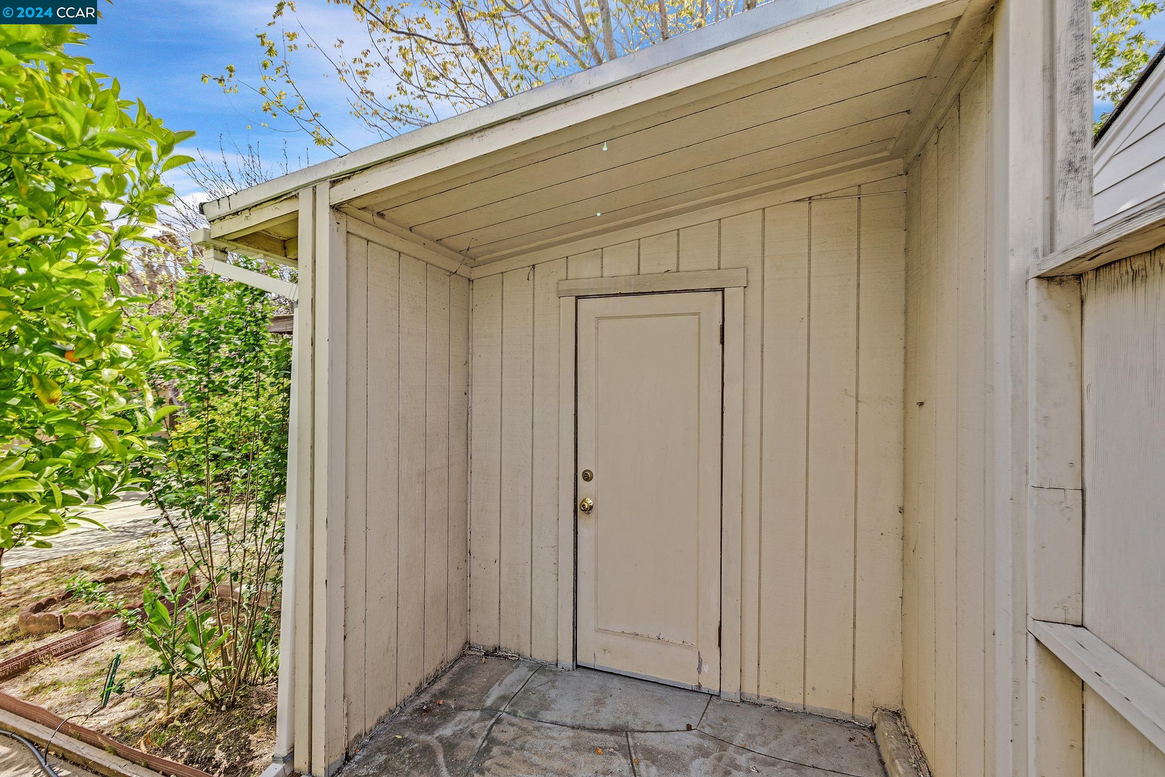 Detail Gallery Image 33 of 41 For 1441 Catherine Dr, Berkeley,  CA 94702 - 2 Beds | 1/1 Baths