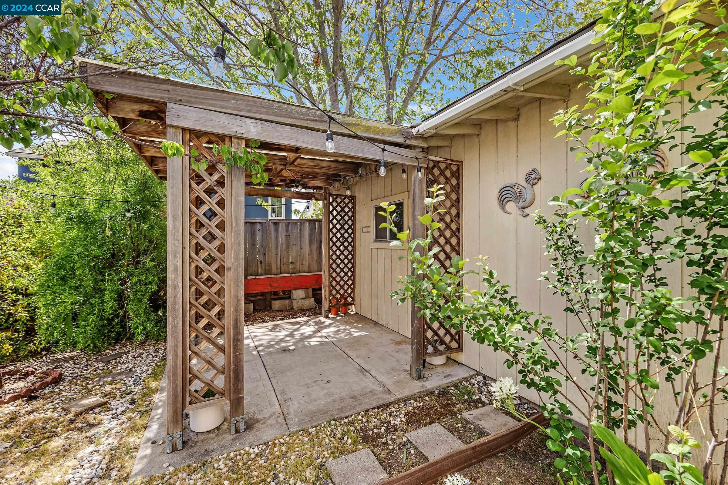 Detail Gallery Image 35 of 41 For 1441 Catherine Dr, Berkeley,  CA 94702 - 2 Beds | 1/1 Baths
