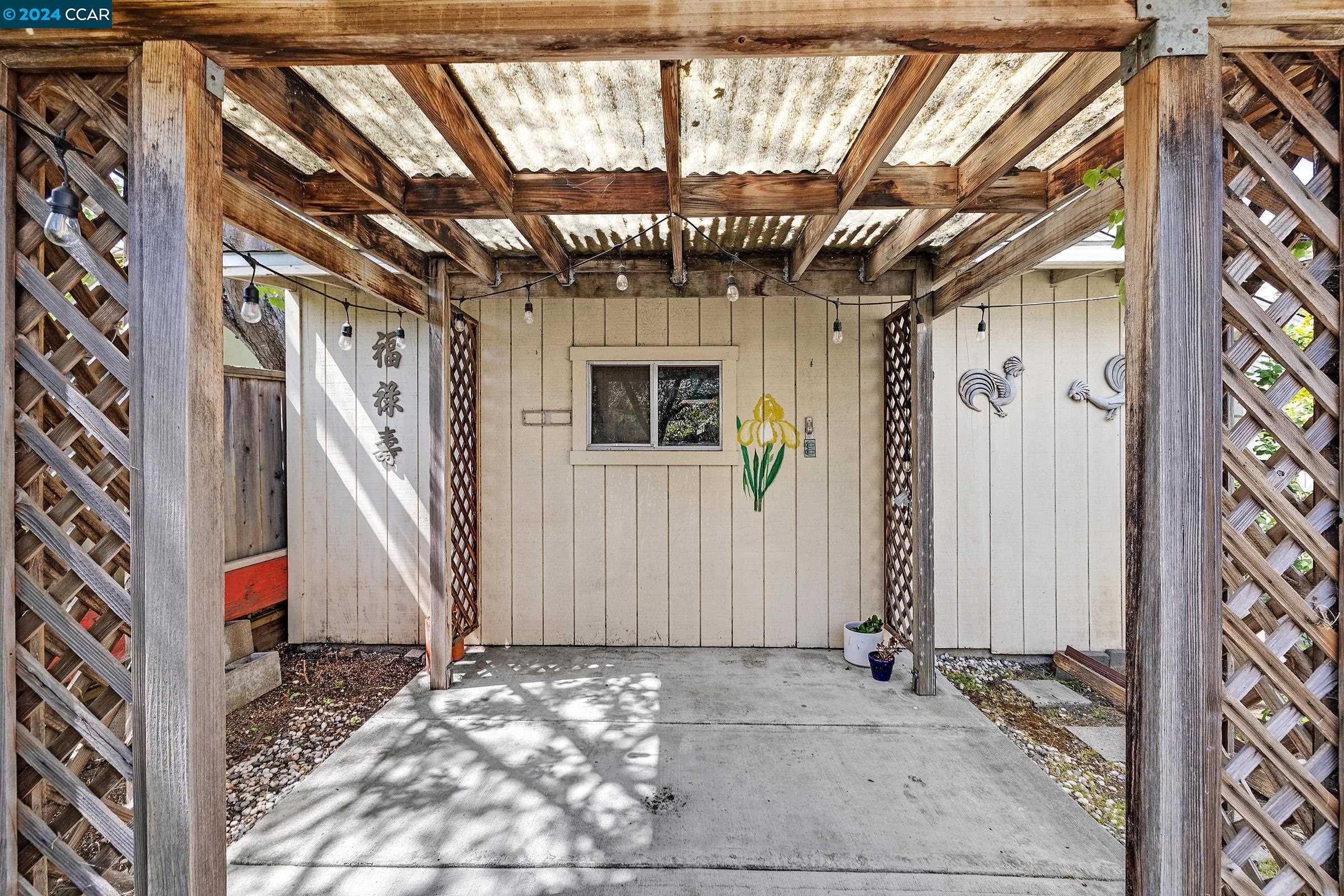 Detail Gallery Image 38 of 41 For 1441 Catherine Dr, Berkeley,  CA 94702 - 2 Beds | 1/1 Baths