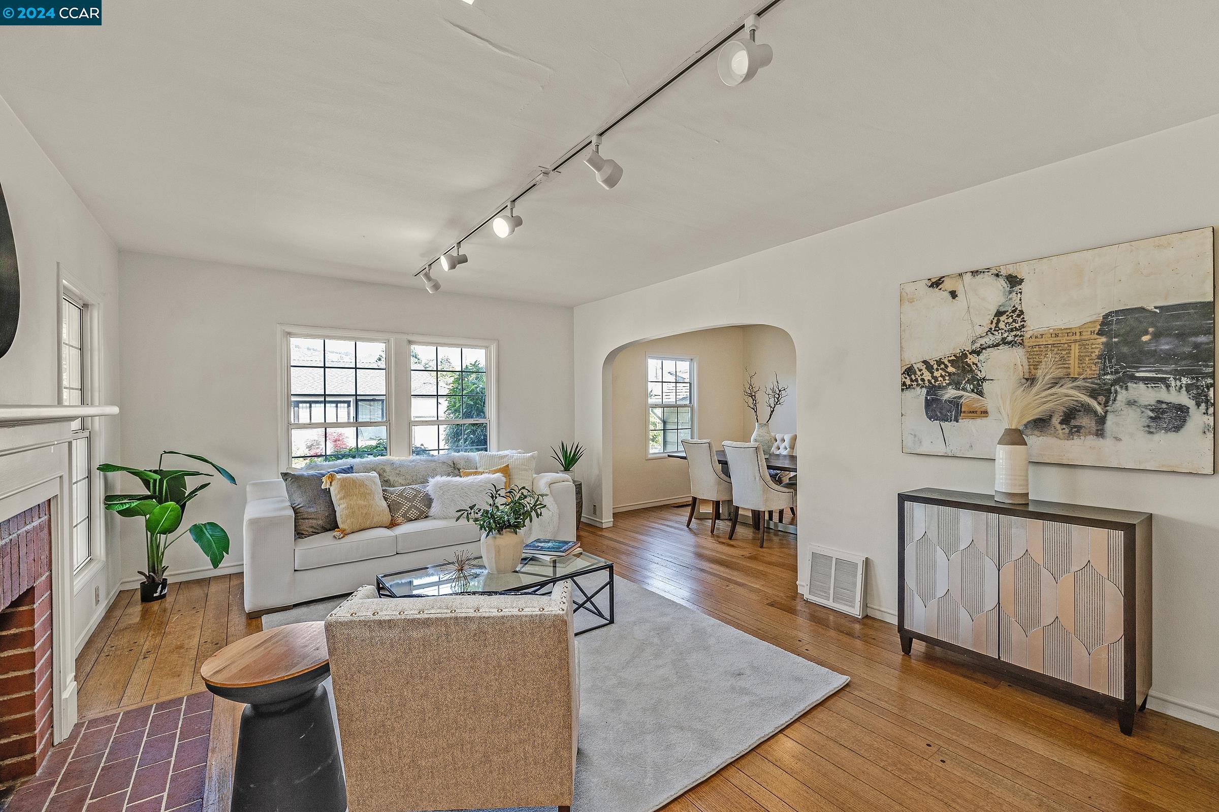 Detail Gallery Image 7 of 41 For 1441 Catherine Dr, Berkeley,  CA 94702 - 2 Beds | 1/1 Baths