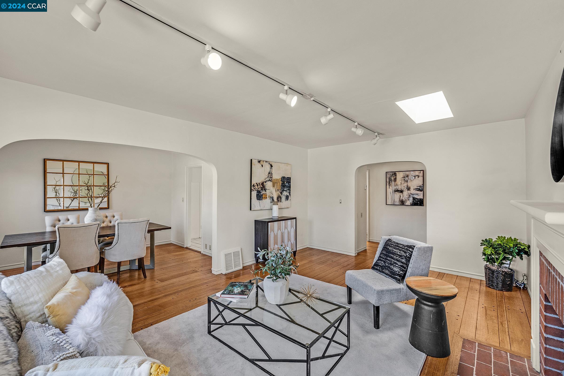 Detail Gallery Image 9 of 41 For 1441 Catherine Dr, Berkeley,  CA 94702 - 2 Beds | 1/1 Baths