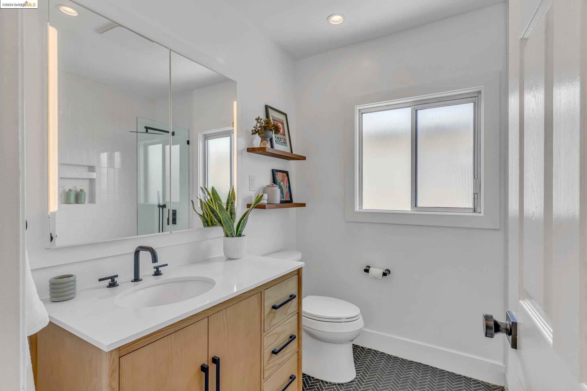 Detail Gallery Image 23 of 40 For 5415 Roberts Ave, Oakland,  CA 94619 - 2 Beds | 1 Baths