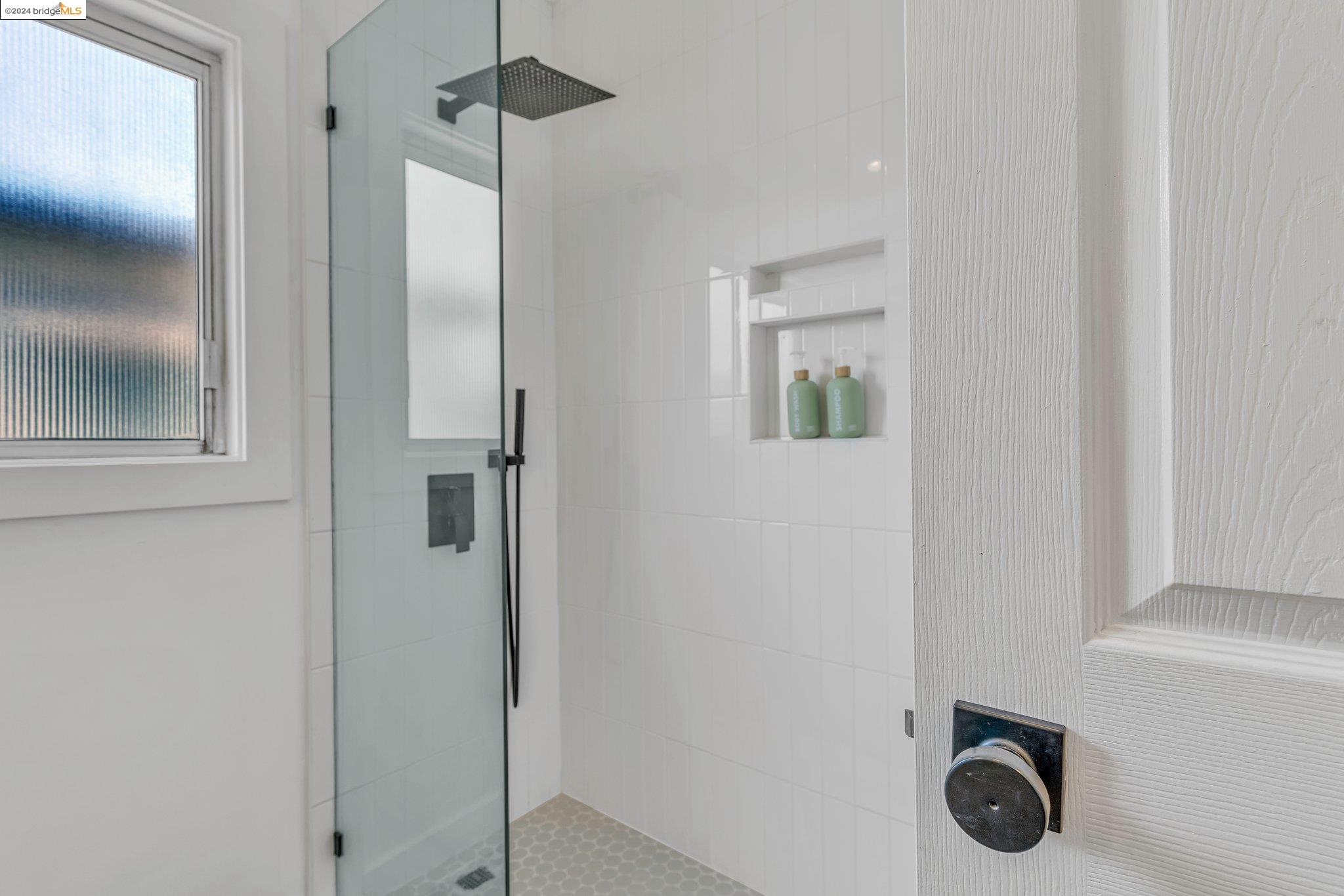 Detail Gallery Image 24 of 40 For 5415 Roberts Ave, Oakland,  CA 94619 - 2 Beds | 1 Baths