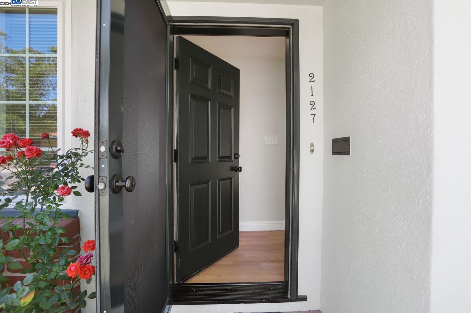 Detail Gallery Image 5 of 38 For 2127 N San Jose St, Stockton,  CA 95204 - 3 Beds | 2 Baths