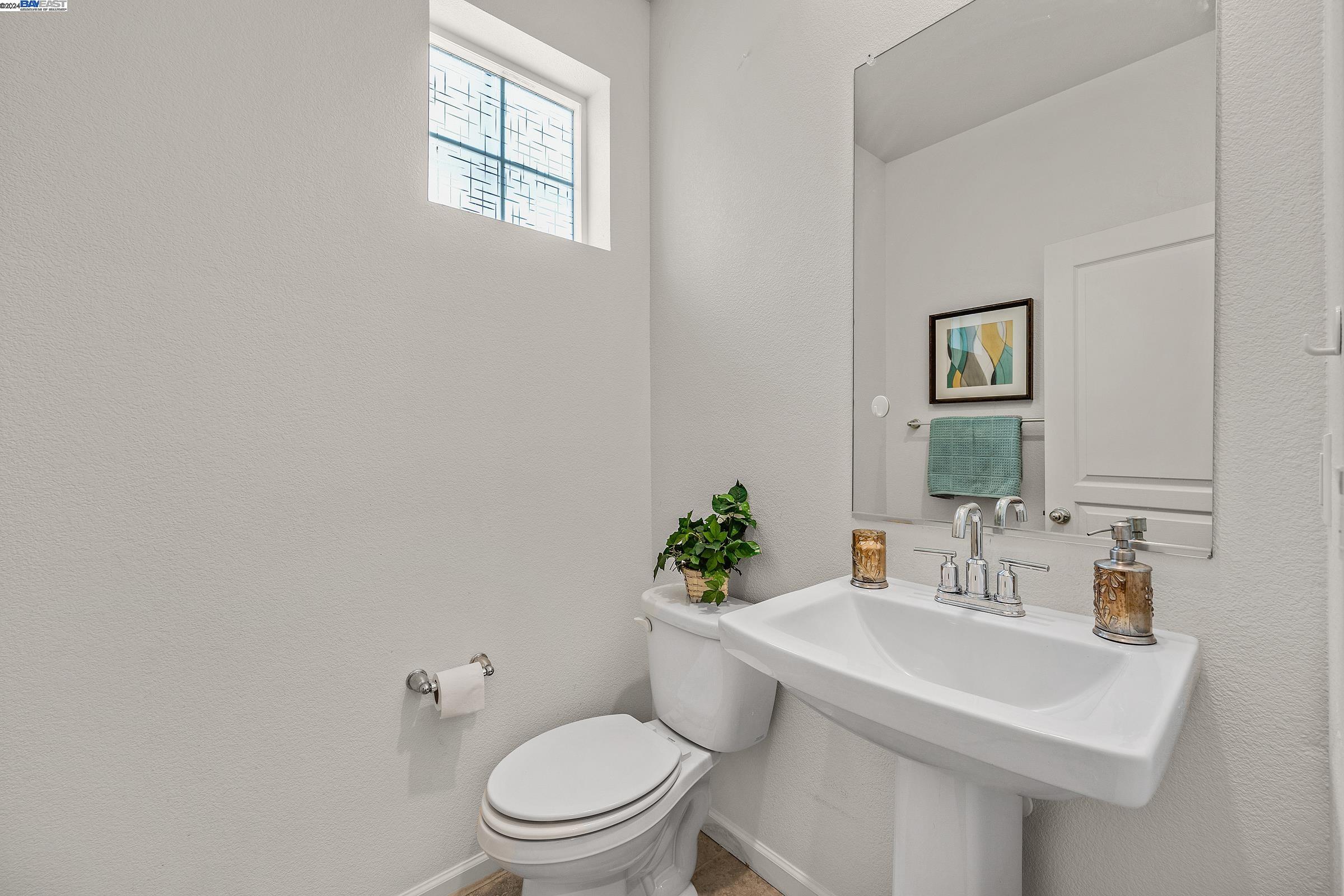 Detail Gallery Image 16 of 32 For 16310 Ridgehaven Dr. #201,  San Leandro,  CA 94578 - 4 Beds | 3/1 Baths