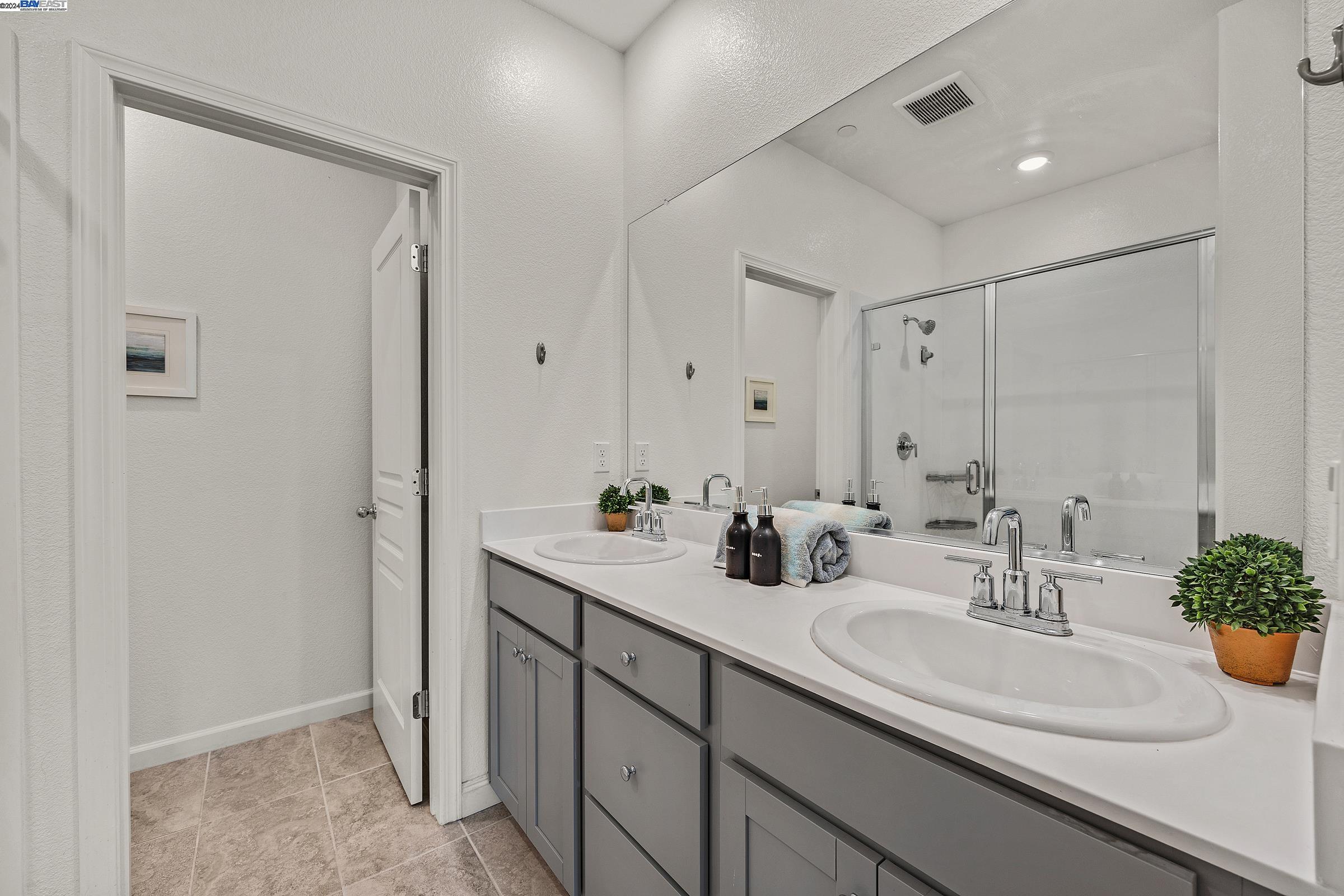 Detail Gallery Image 20 of 32 For 16310 Ridgehaven Dr. #201,  San Leandro,  CA 94578 - 4 Beds | 3/1 Baths