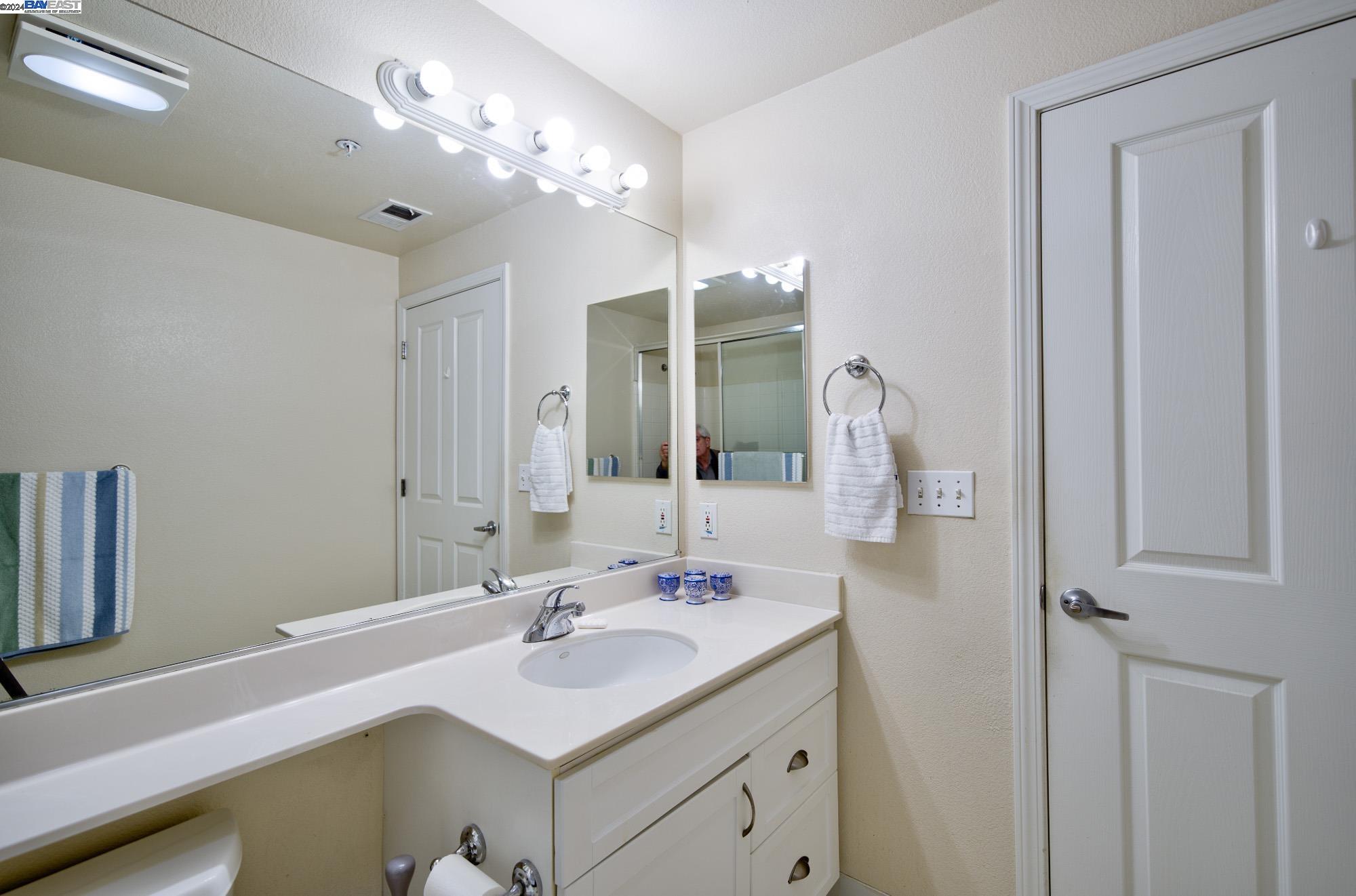 Detail Gallery Image 11 of 27 For 1982 W Bayshore Rd #115,  East Palo Alto,  CA 94303 - 1 Beds | 1 Baths