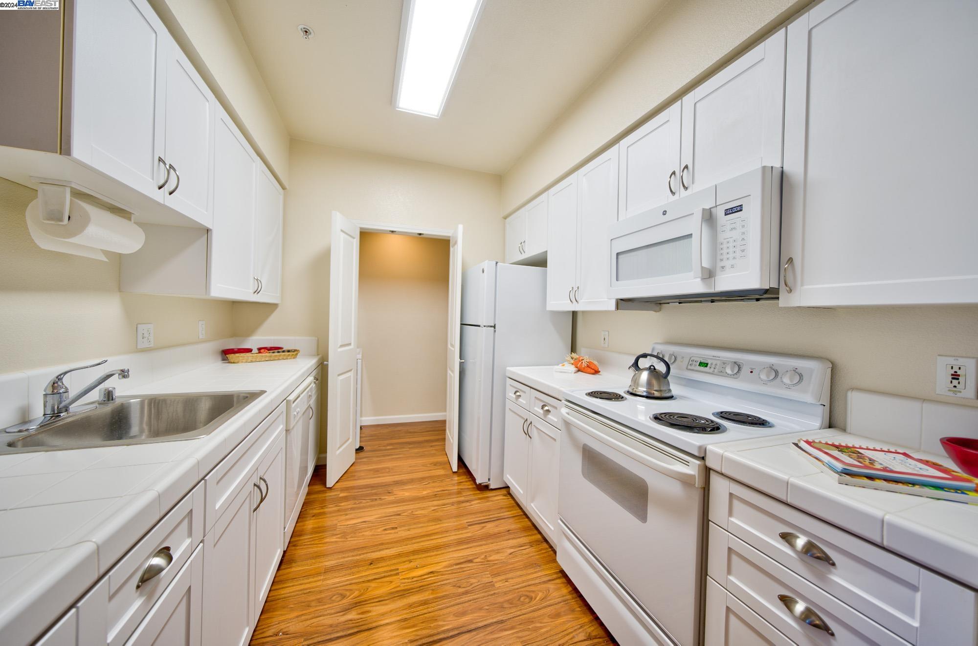 Detail Gallery Image 18 of 27 For 1982 W Bayshore Rd #115,  East Palo Alto,  CA 94303 - 1 Beds | 1 Baths