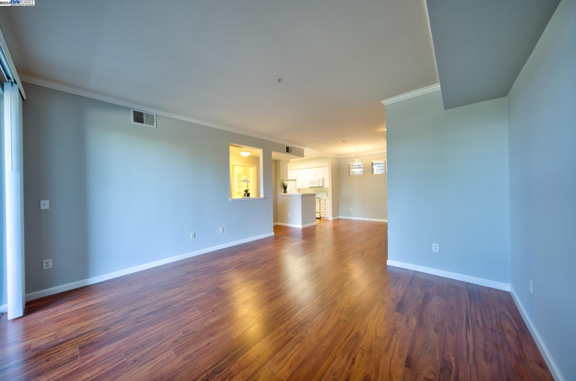 Detail Gallery Image 5 of 27 For 1982 W Bayshore Rd #115,  East Palo Alto,  CA 94303 - 1 Beds | 1 Baths
