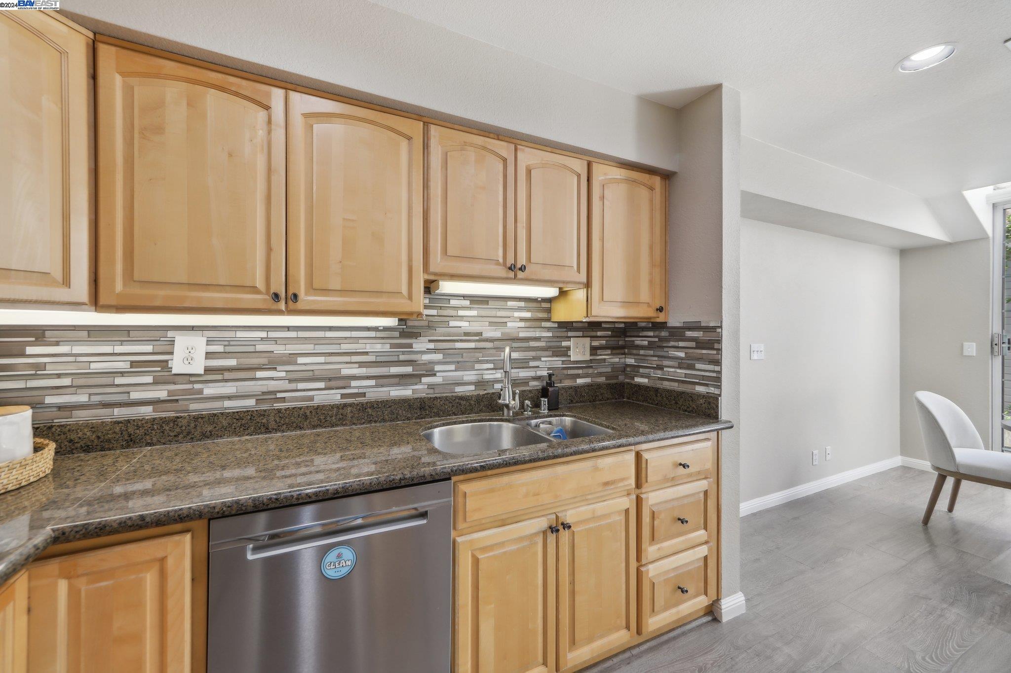 Detail Gallery Image 17 of 50 For 7840 Creekside Dr, Pleasanton,  CA 94588 - 2 Beds | 2/1 Baths