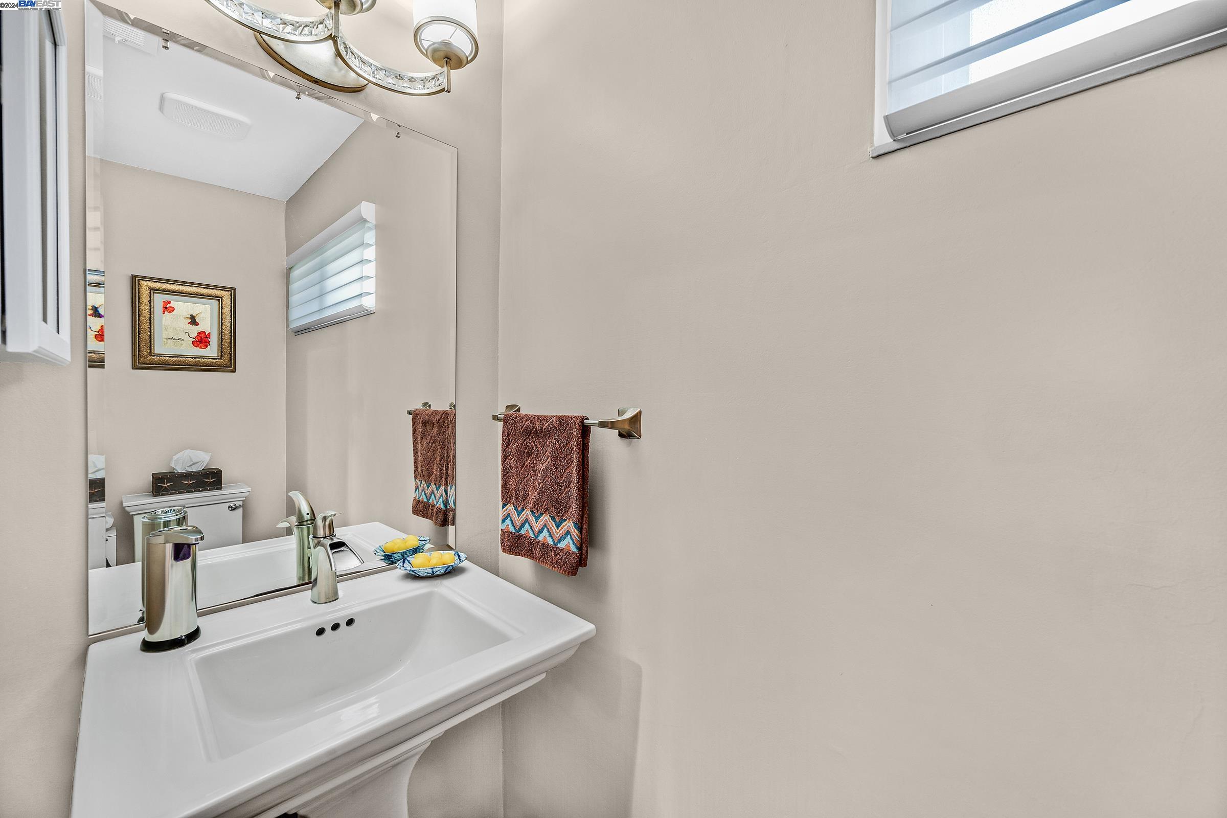 Detail Gallery Image 12 of 32 For 2296 D St, Hayward,  CA 94541 - 3 Beds | 1/1 Baths