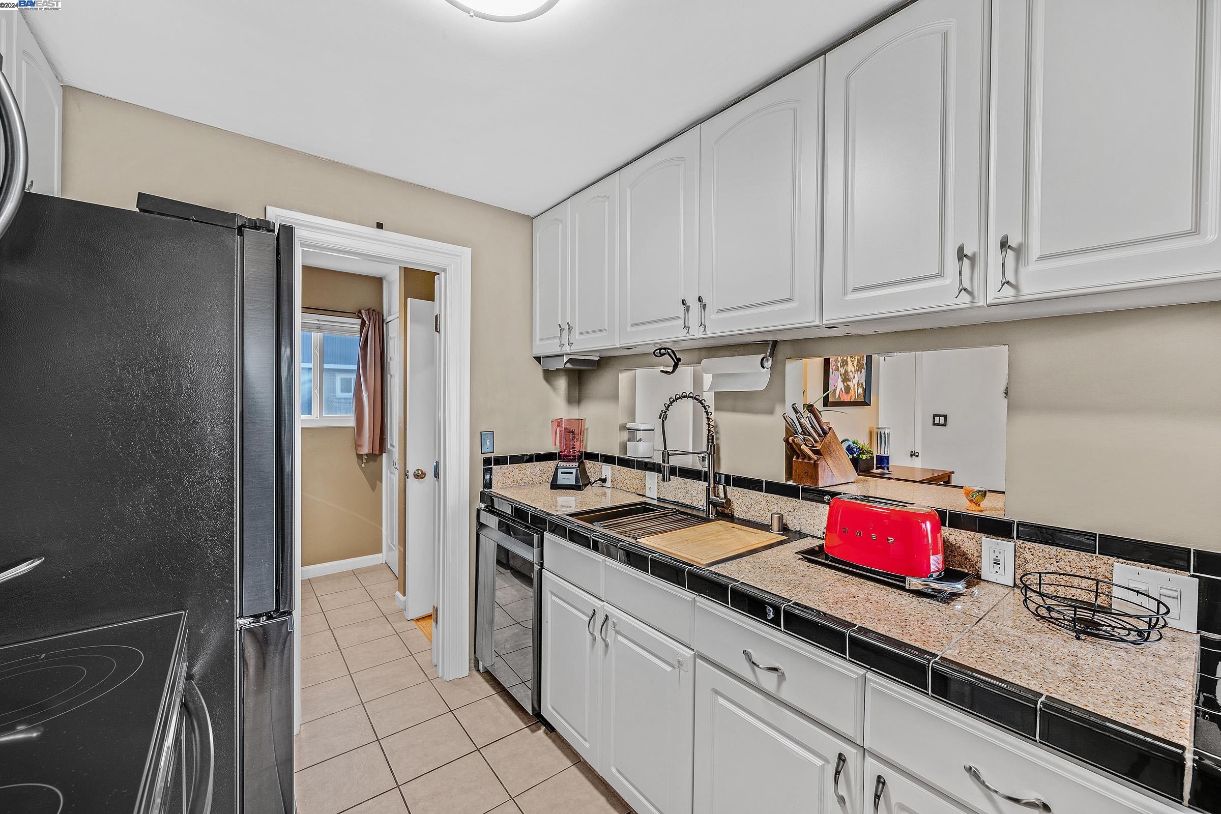 Detail Gallery Image 9 of 32 For 2296 D St, Hayward,  CA 94541 - 3 Beds | 1/1 Baths