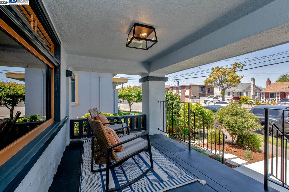 Detail Gallery Image 3 of 40 For 604 Pacific Ave, Alameda,  CA 94501 - 2 Beds | 1 Baths