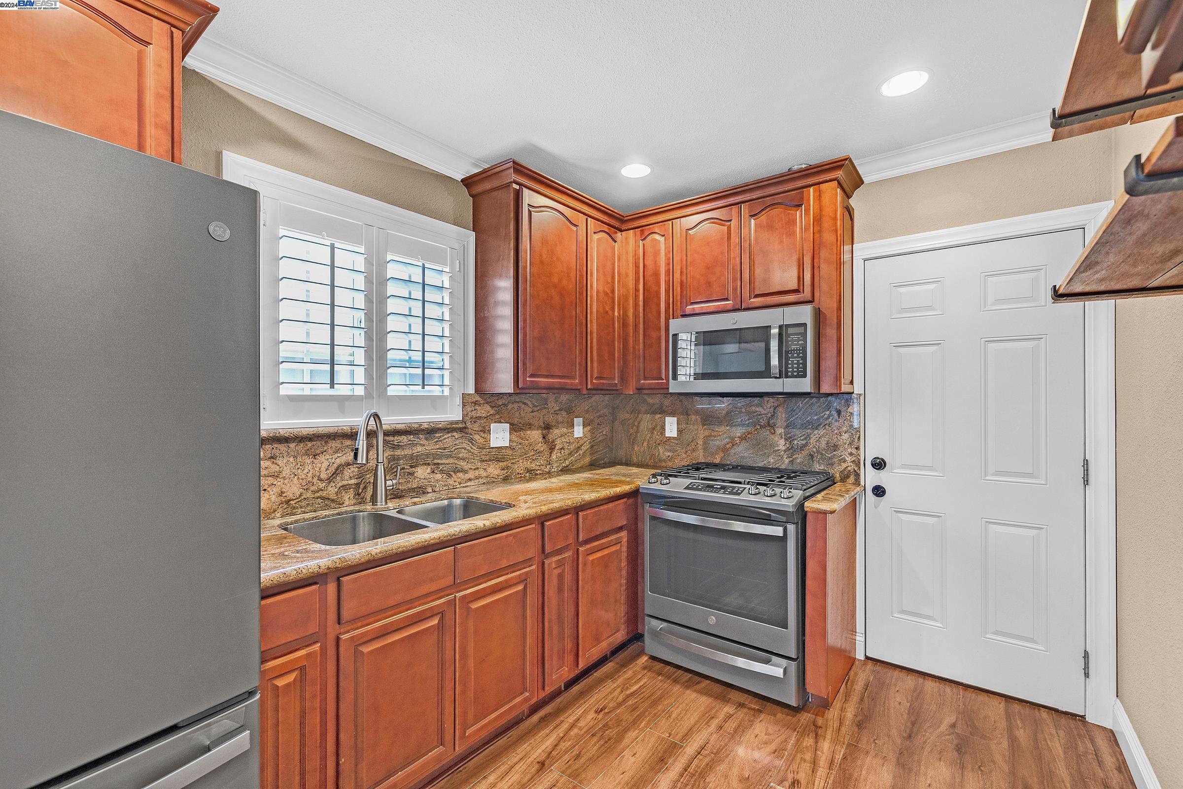 Detail Gallery Image 12 of 42 For 1340 Carpentier St, San Leandro,  CA 94577 - 2 Beds | 2 Baths
