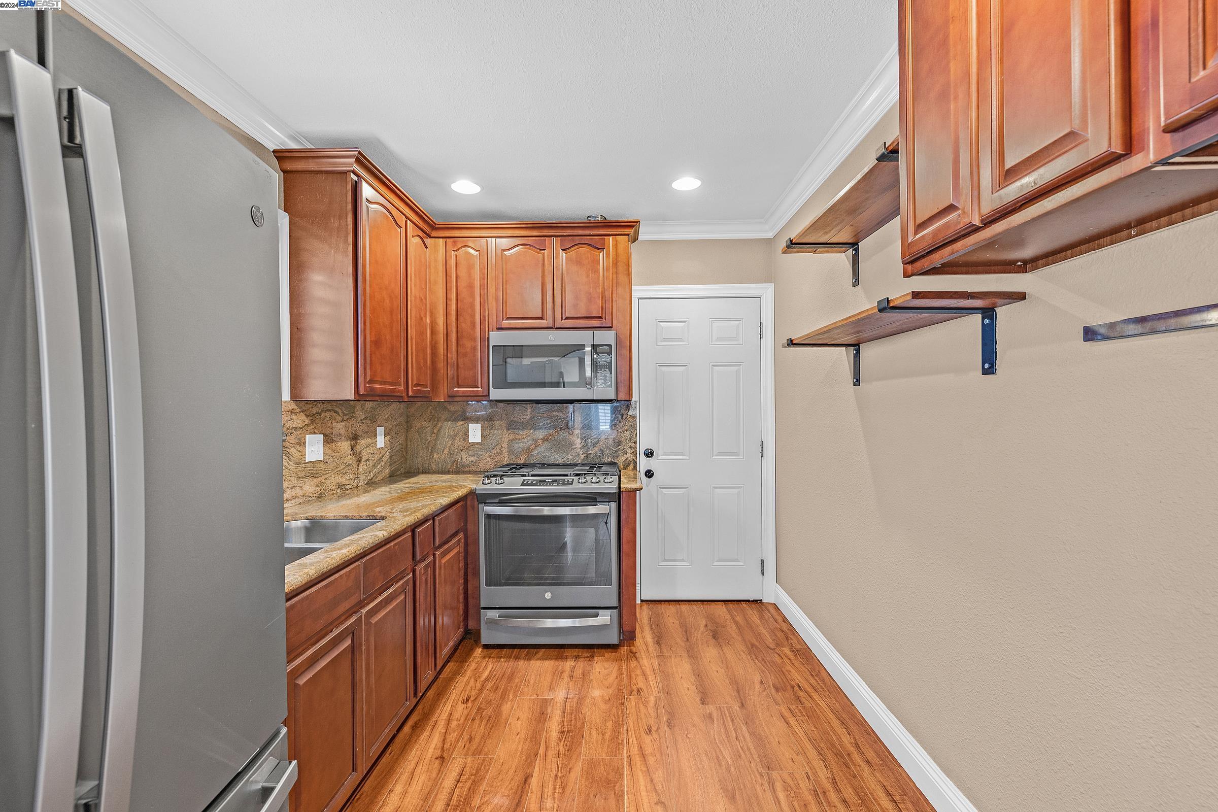 Detail Gallery Image 13 of 42 For 1340 Carpentier St, San Leandro,  CA 94577 - 2 Beds | 2 Baths