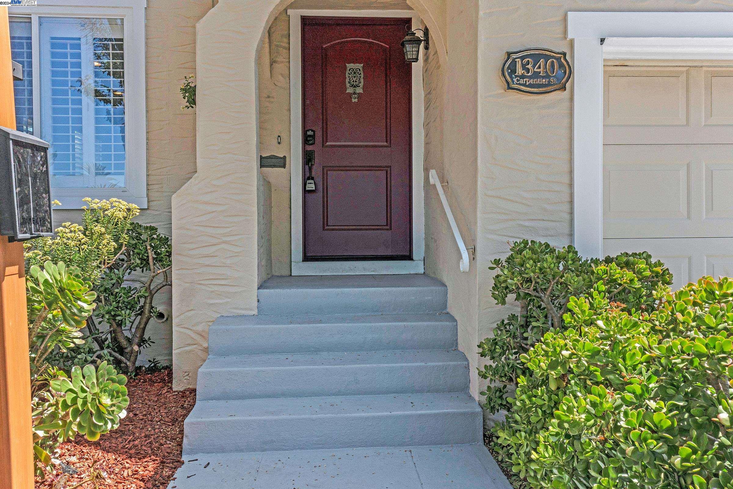 Detail Gallery Image 4 of 42 For 1340 Carpentier St, San Leandro,  CA 94577 - 2 Beds | 2 Baths