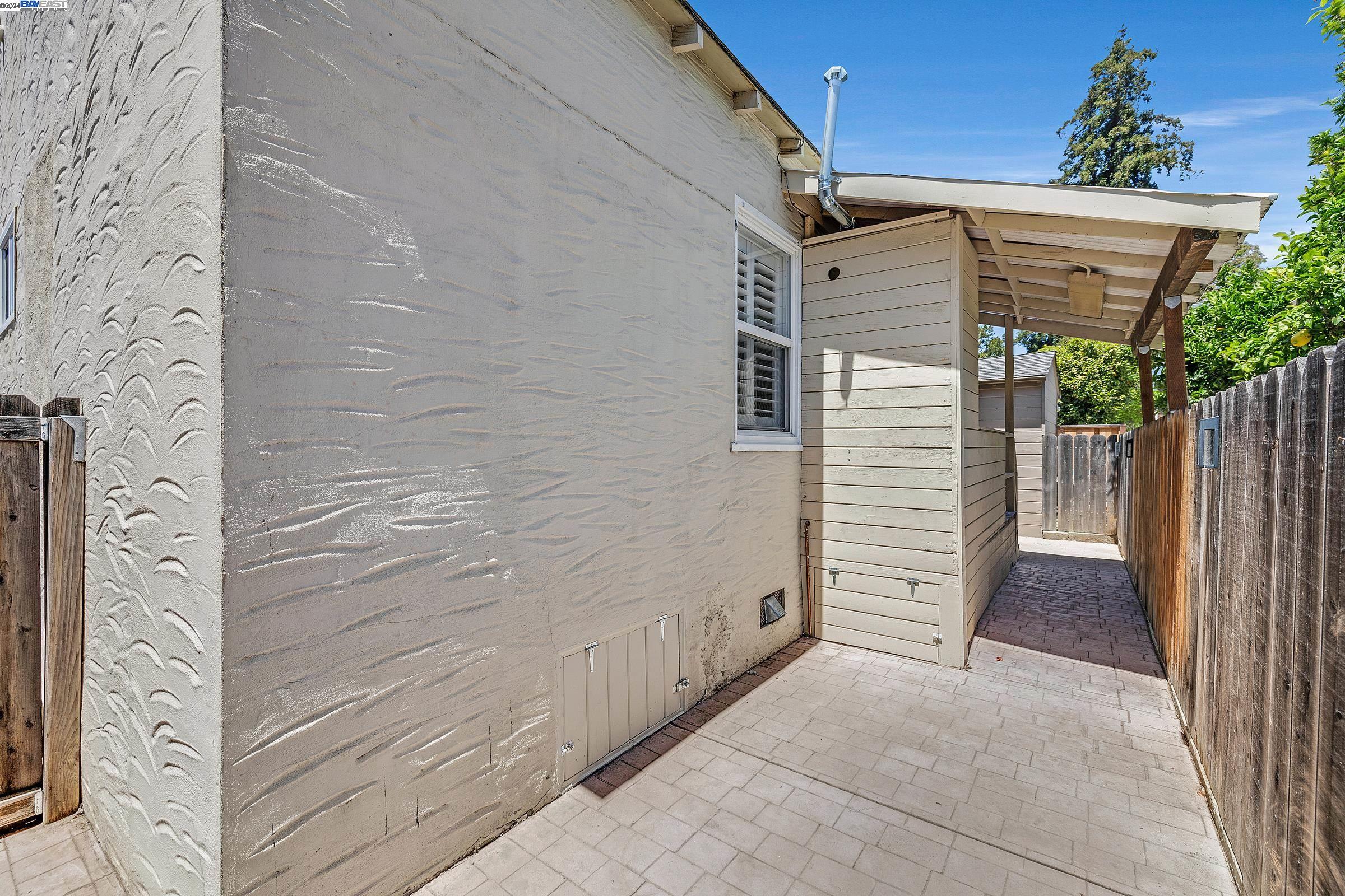 Detail Gallery Image 36 of 42 For 1340 Carpentier St, San Leandro,  CA 94577 - 2 Beds | 2 Baths