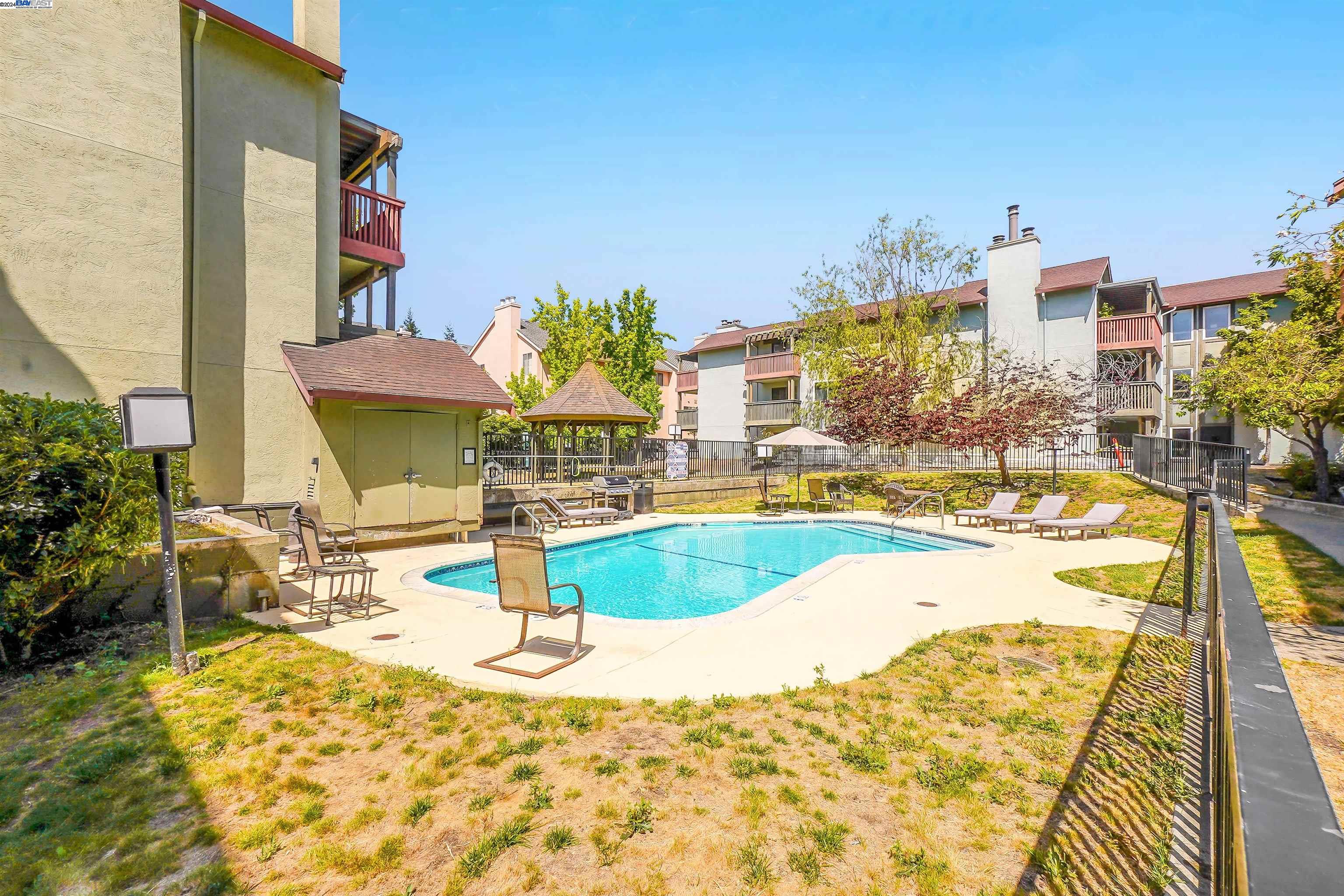 Detail Gallery Image 28 of 41 For 1318 B St #104,  Hayward,  CA 94541 - 2 Beds | 2 Baths