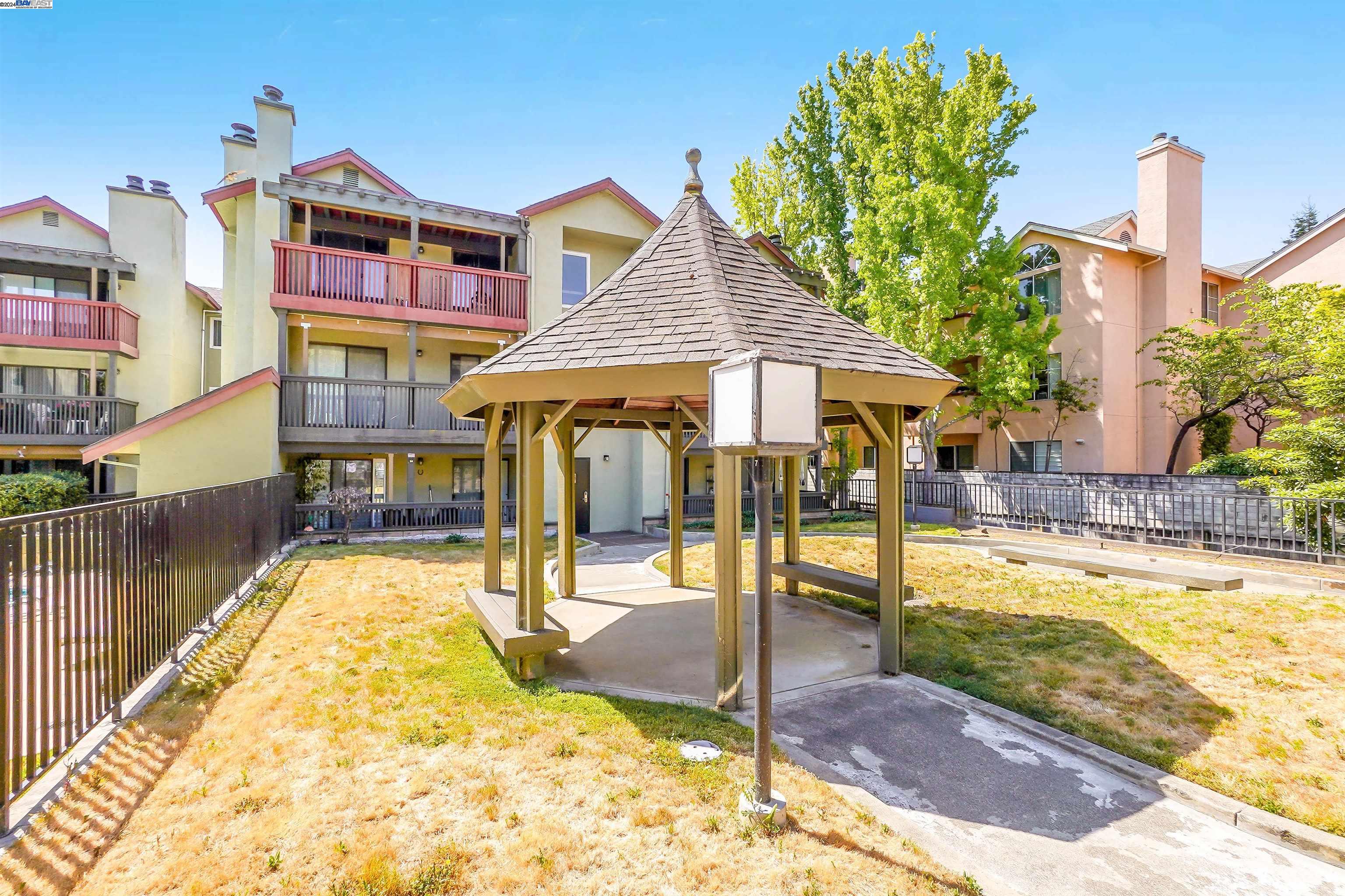 Detail Gallery Image 29 of 41 For 1318 B St #104,  Hayward,  CA 94541 - 2 Beds | 2 Baths