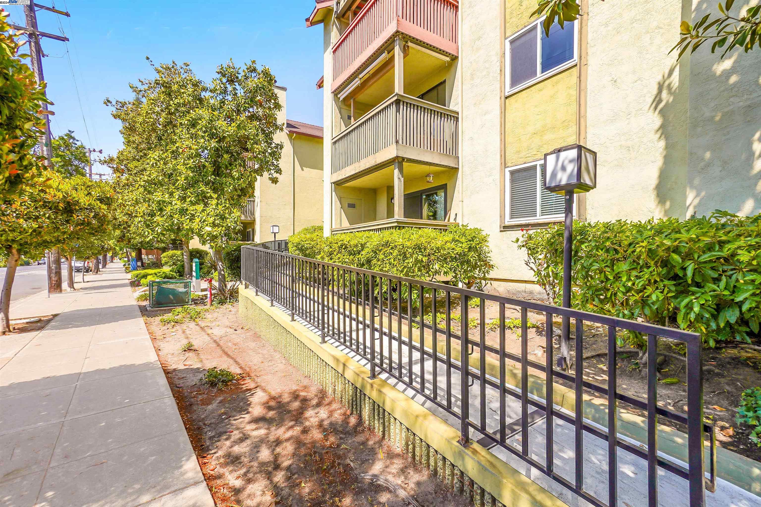 Detail Gallery Image 40 of 41 For 1318 B St #104,  Hayward,  CA 94541 - 2 Beds | 2 Baths