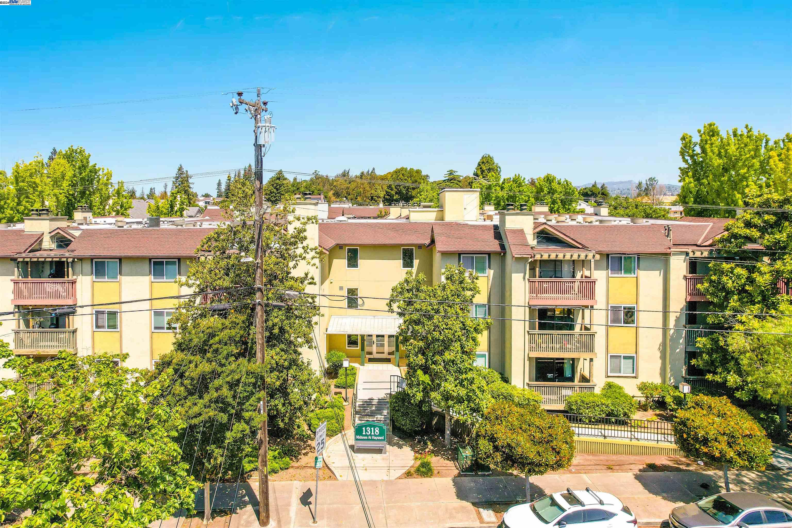Detail Gallery Image 7 of 41 For 1318 B St #104,  Hayward,  CA 94541 - 2 Beds | 2 Baths