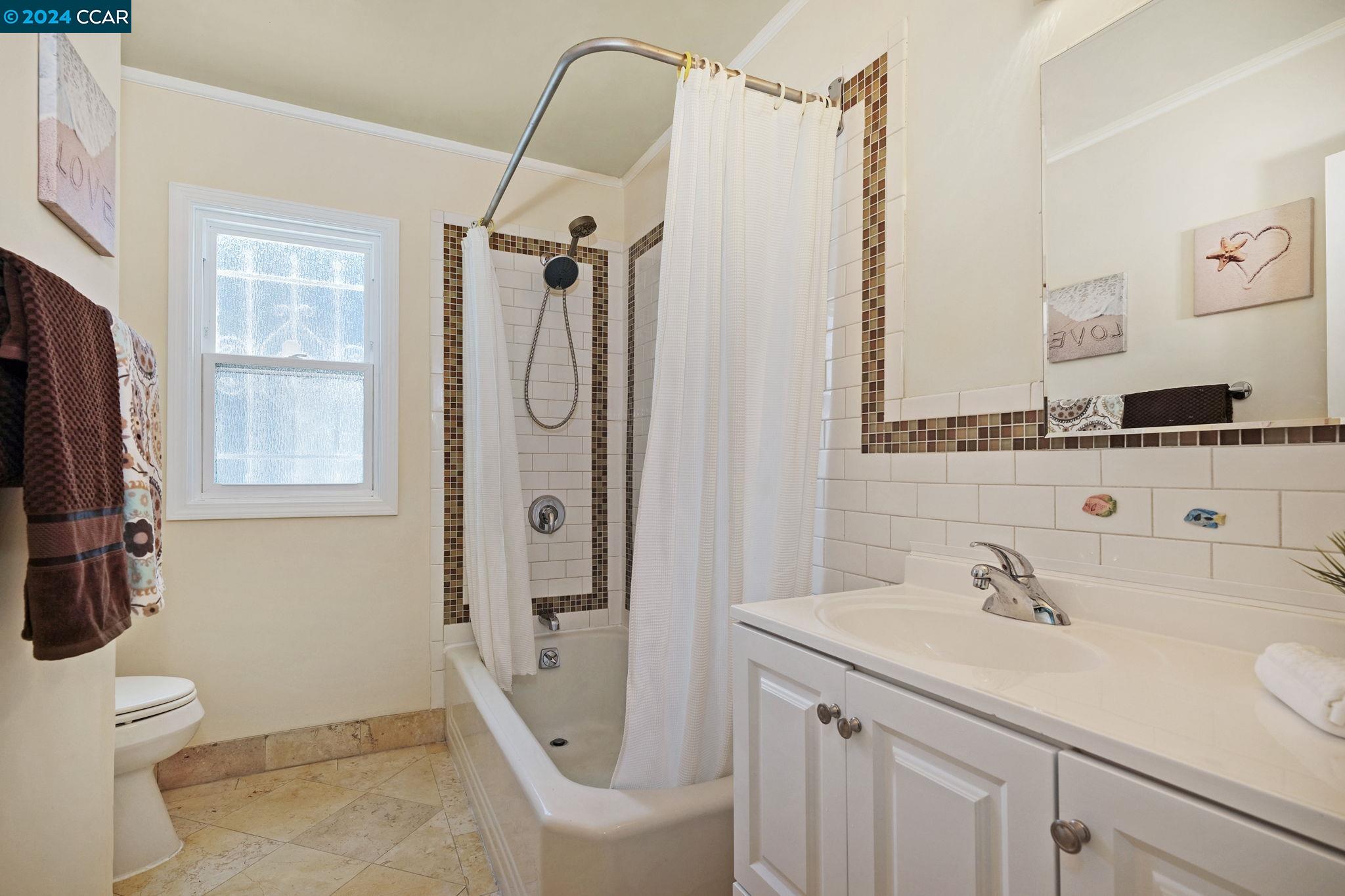 Detail Gallery Image 12 of 24 For 3224 Maricopa, Richmond,  CA 94804 - 3 Beds | 1 Baths