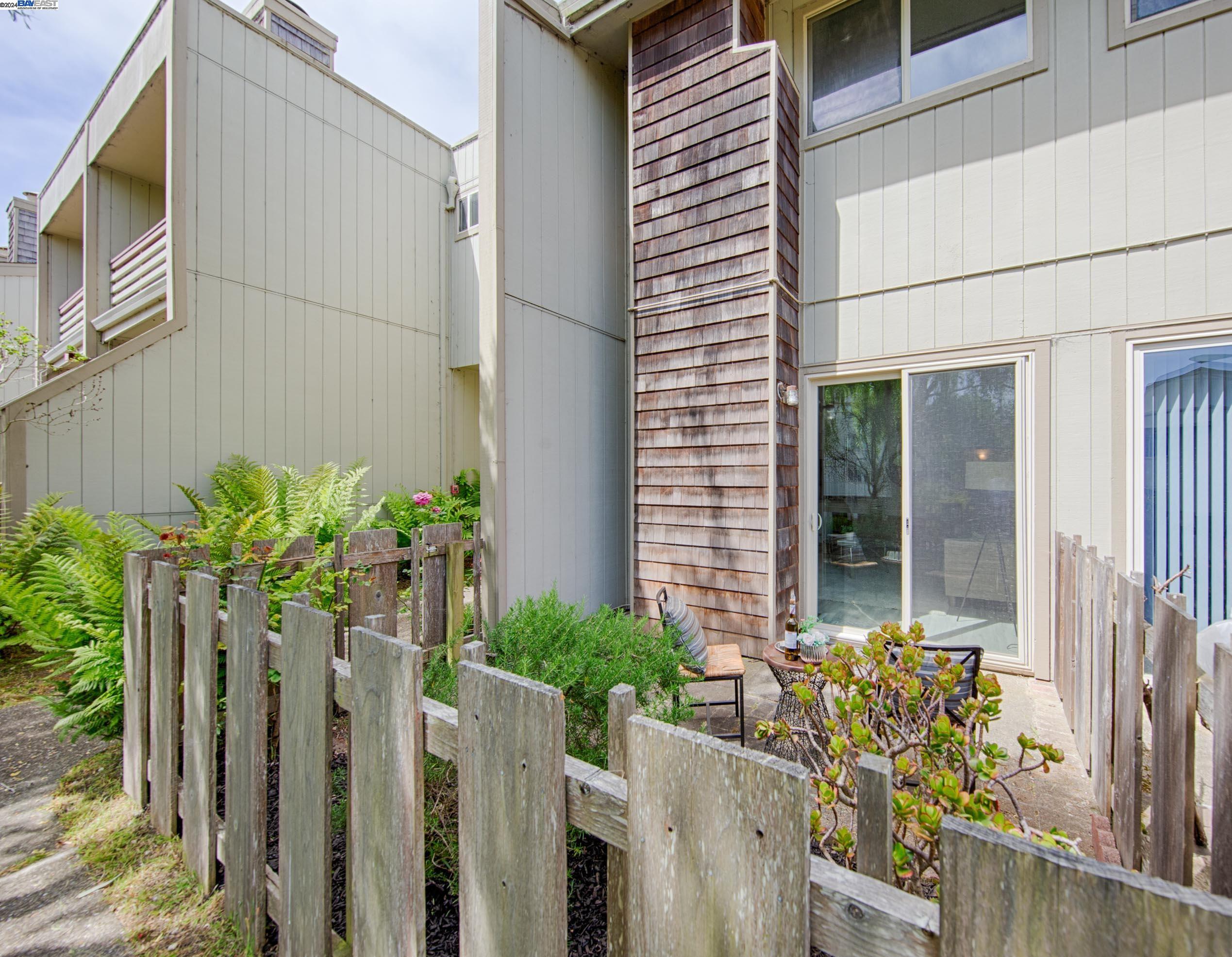 Detail Gallery Image 3 of 35 For 337 Philip Dr, Daly City,  CA 94015 - 3 Beds | 2/1 Baths