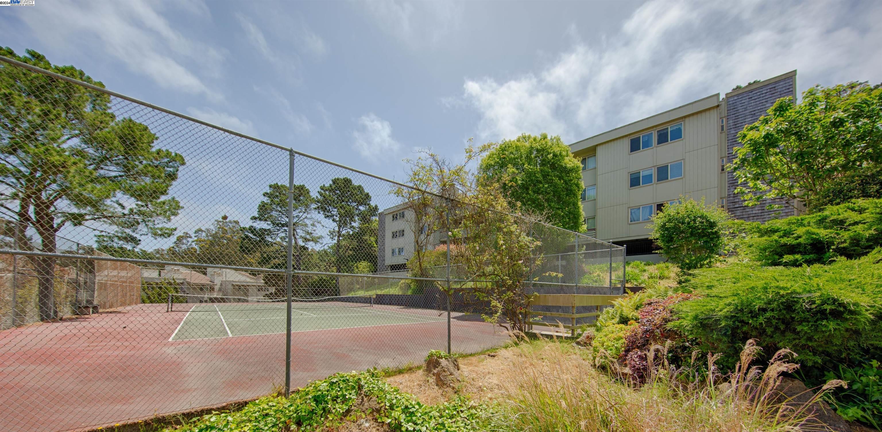 Detail Gallery Image 30 of 35 For 337 Philip Dr, Daly City,  CA 94015 - 3 Beds | 2/1 Baths