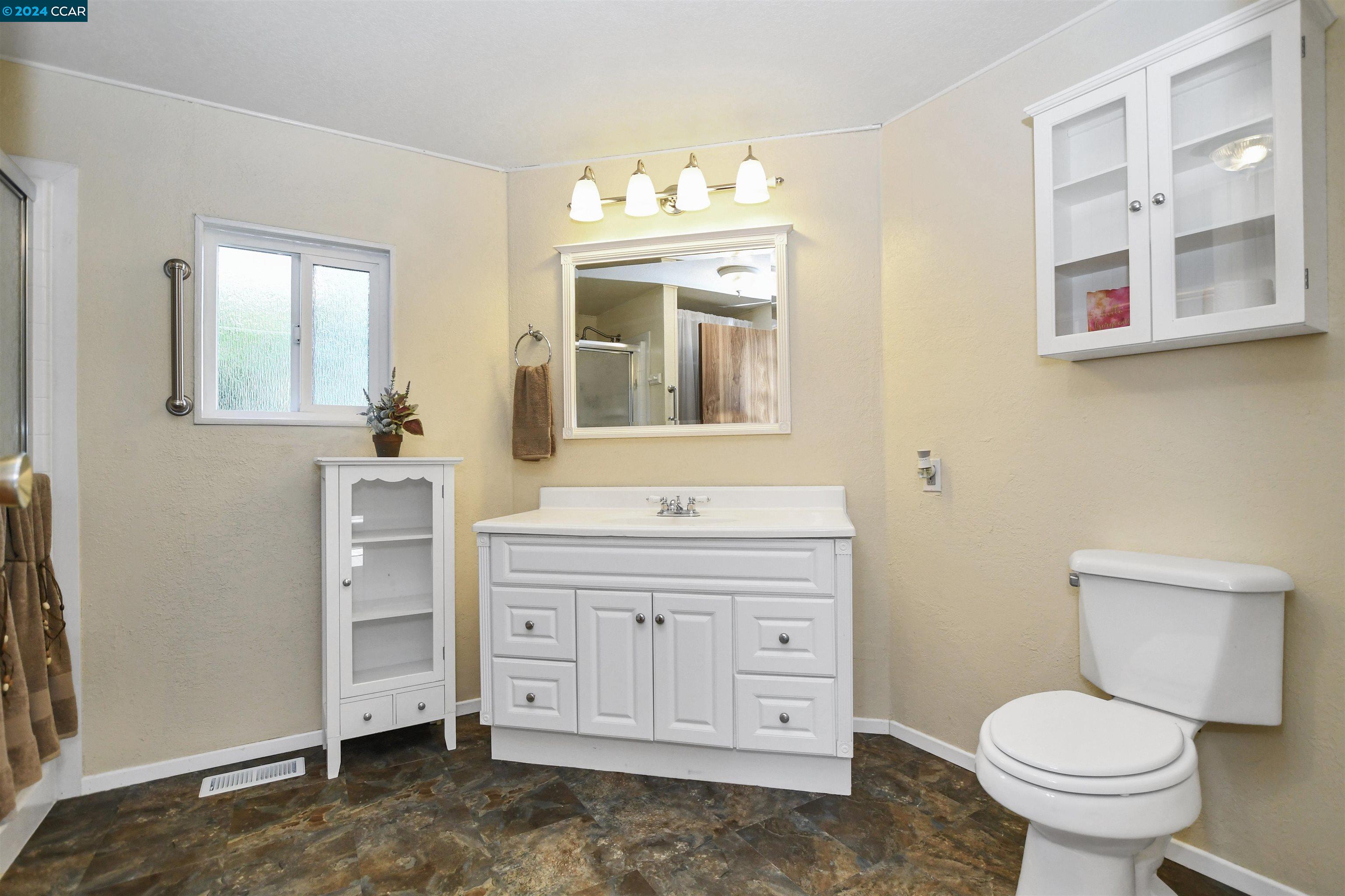Detail Gallery Image 13 of 37 For 1812 Paris Lane, Antioch,  CA 94509 - 2 Beds | 2 Baths